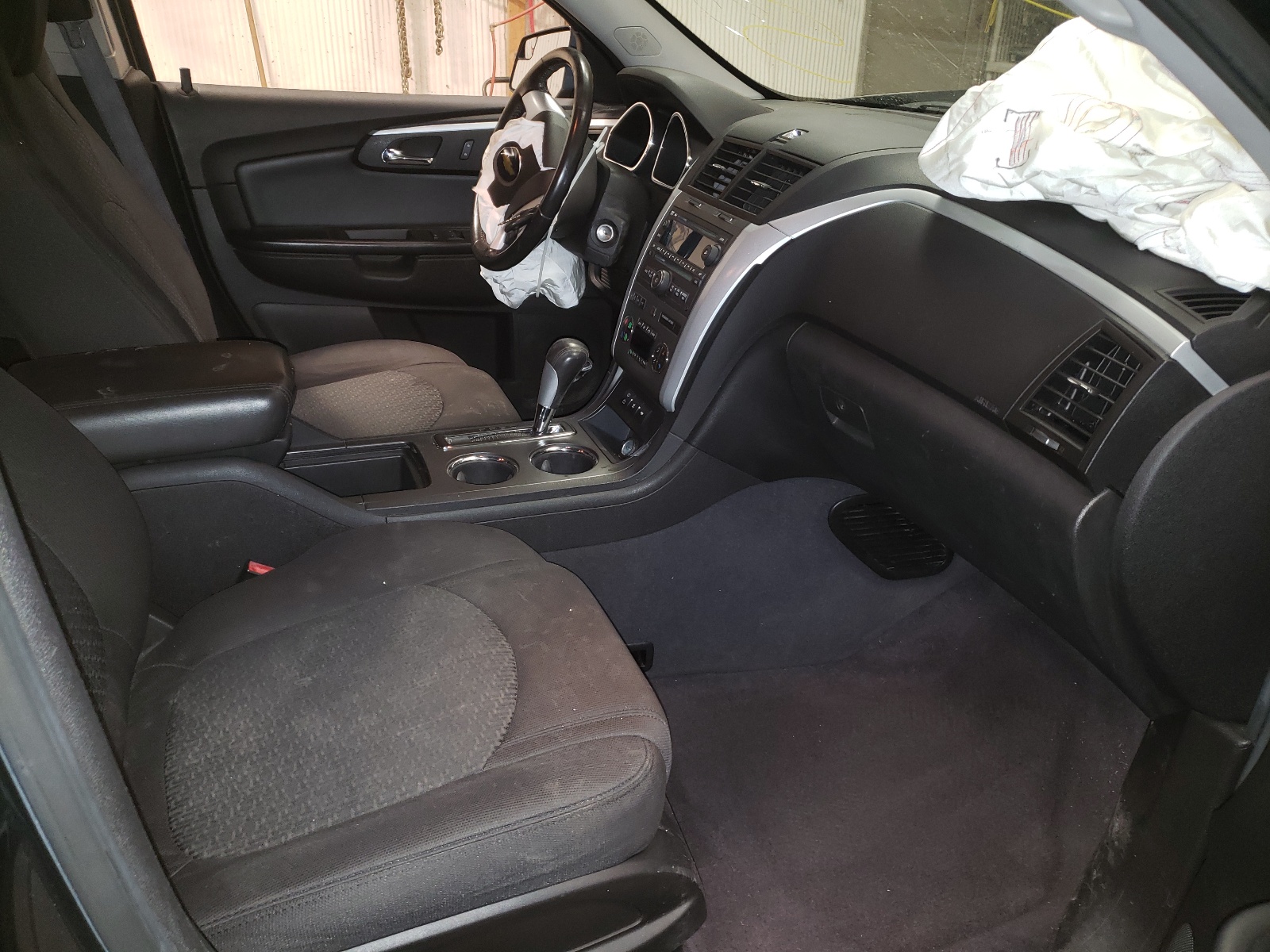 Photo 5 from auction – 2011 CHEVROLET TRAVERSE L with VIN 1GNKVGED6BJ116984