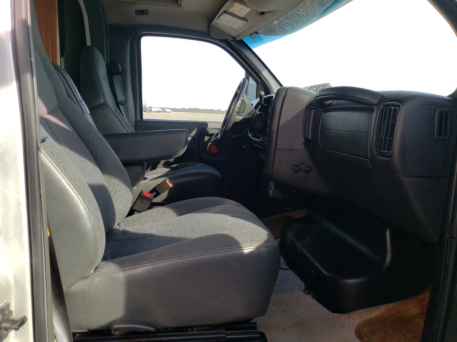Photo 5 from auction – 2004 CHEVROLET C5500 C5U0 with VIN 1GBE5U1E04F506038