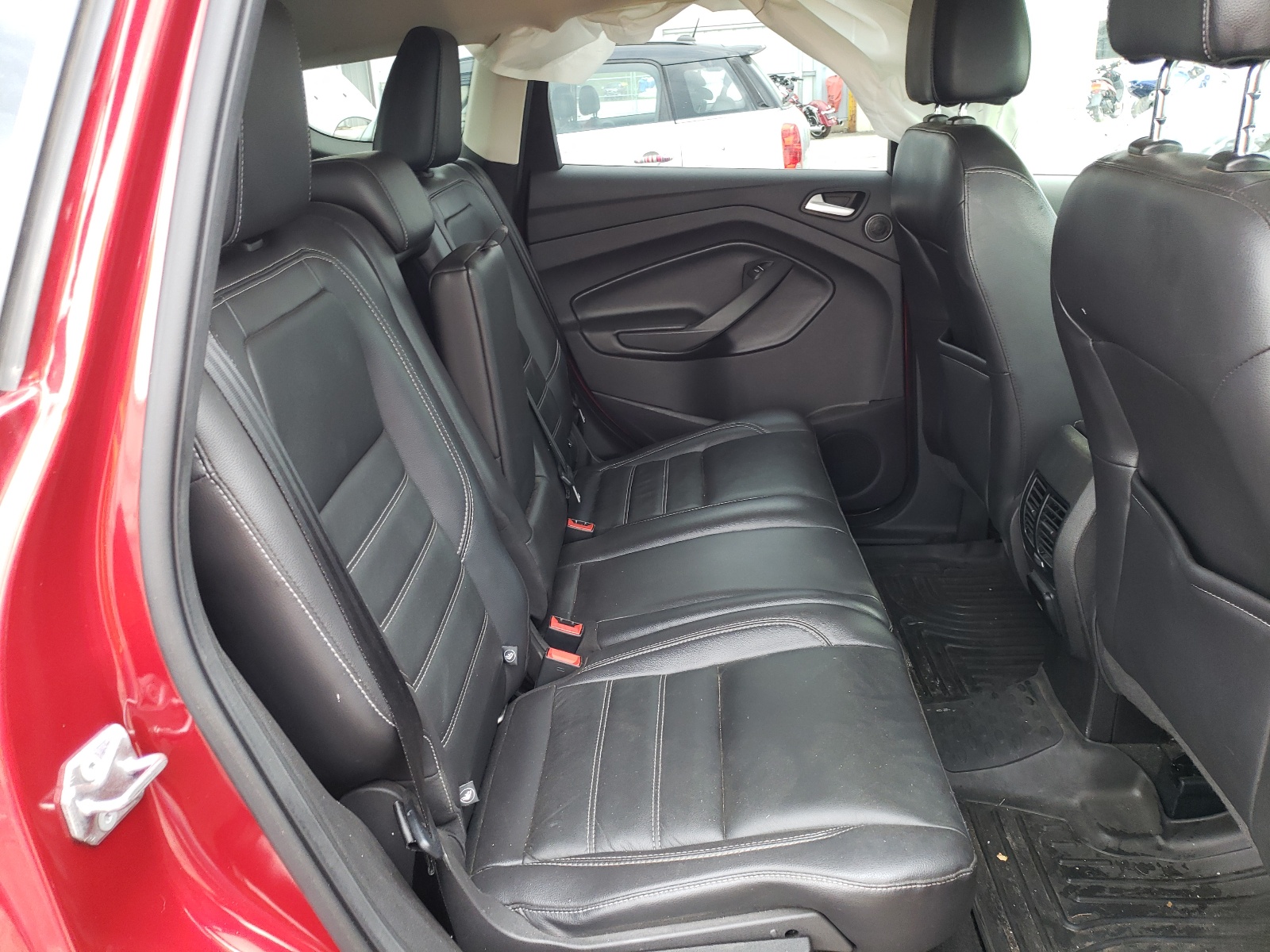 Photo 6 from auction – 2017 FORD ESCAPE SE with VIN 1FMCU9GD1HUA16156
