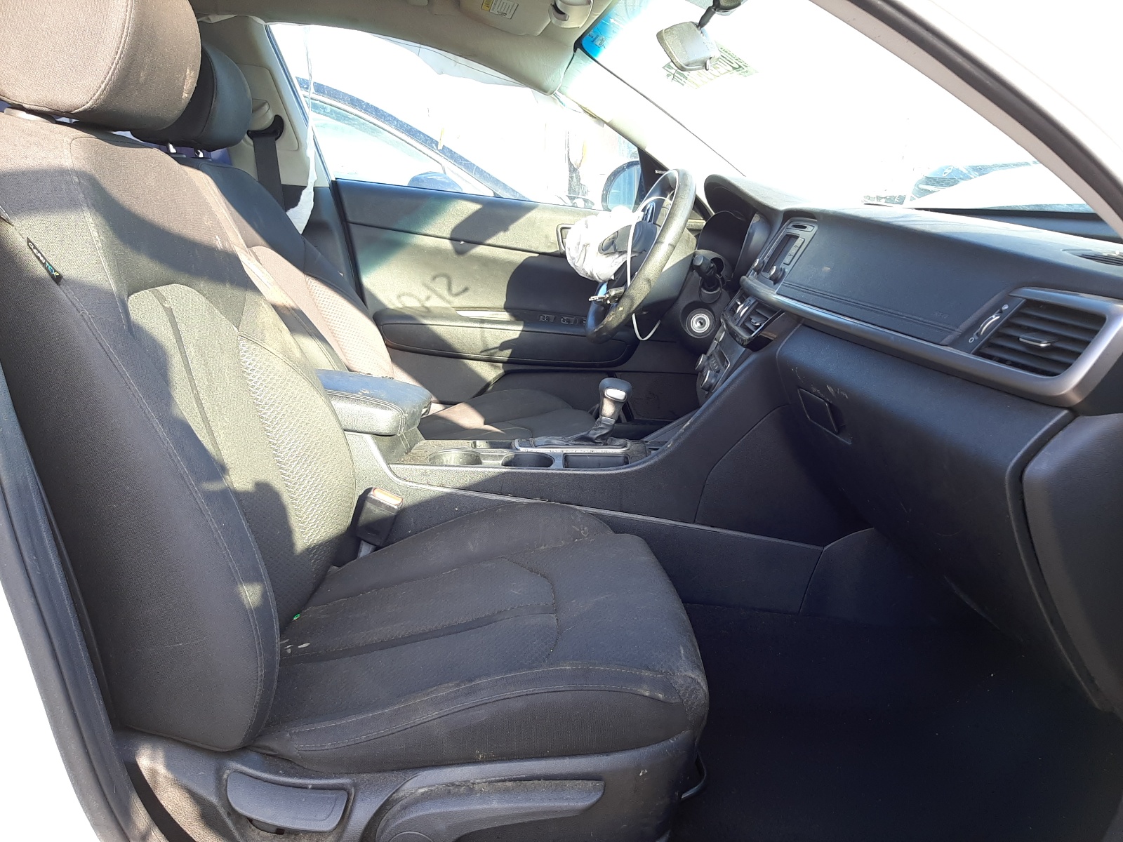 Photo 5 from auction – 2017 KIA OPTIMA LX with VIN 5XXGT4L30HG128512