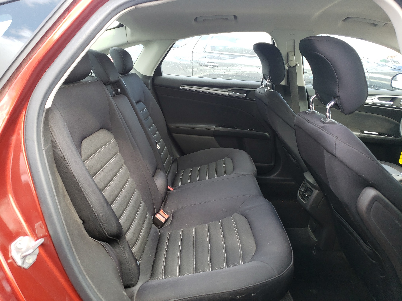 Photo 6 from auction – 2014 FORD FUSION SE with VIN 3FA6P0HD5ER231762