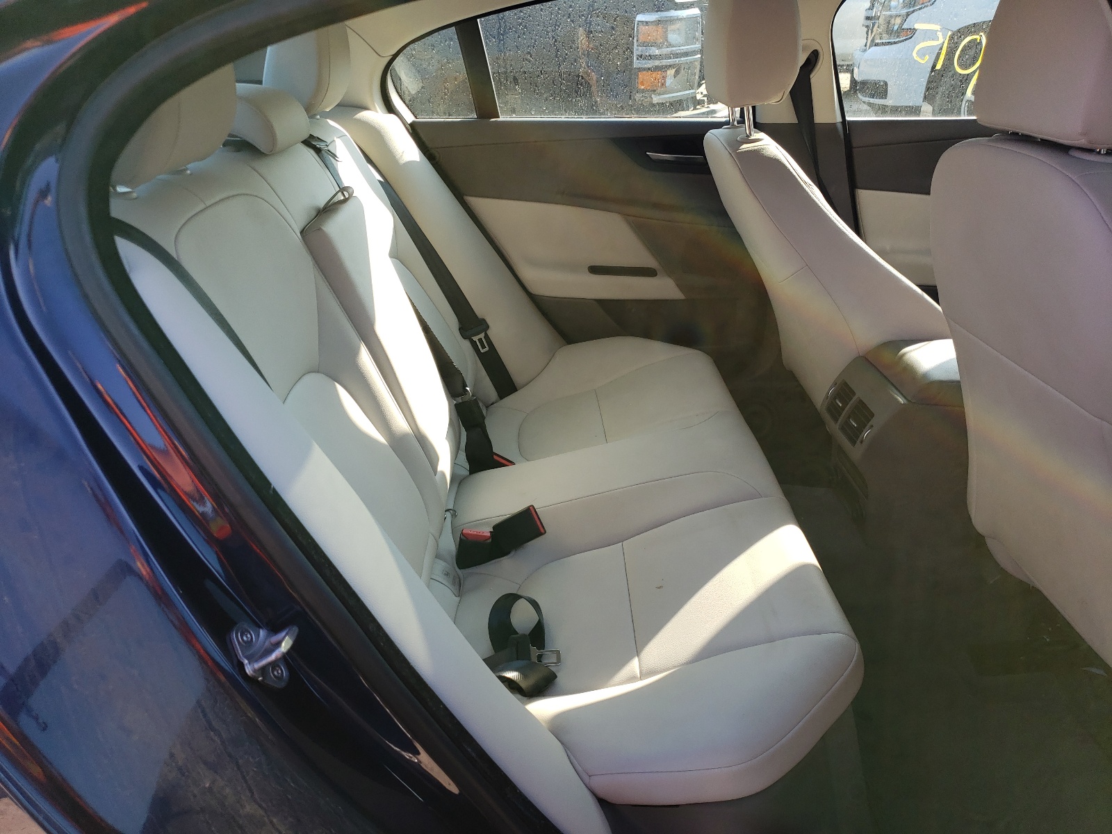 صورة رقم 6 من المزاد - 2017 JAGUAR XE مع VIN SAJAR4BG8HA960766