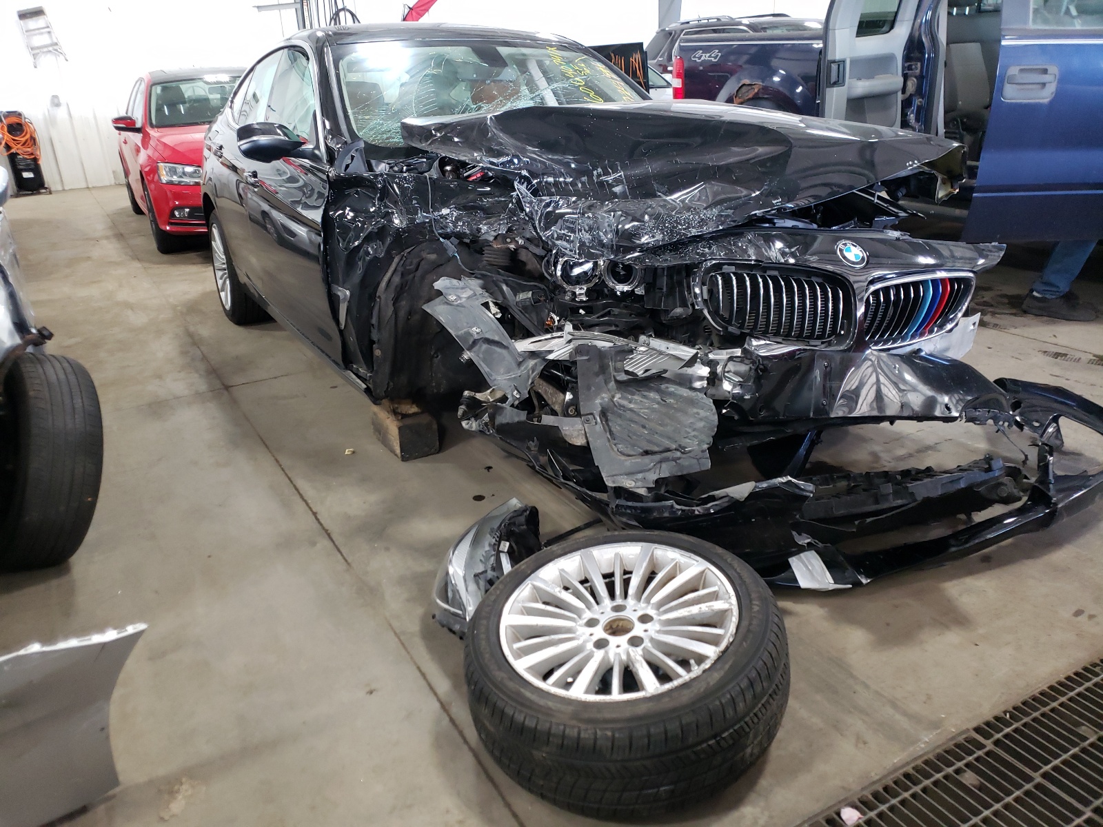 BMW 328 XIGT 2015 with VIN WBA3X5C51FD561433 - Photo from auction