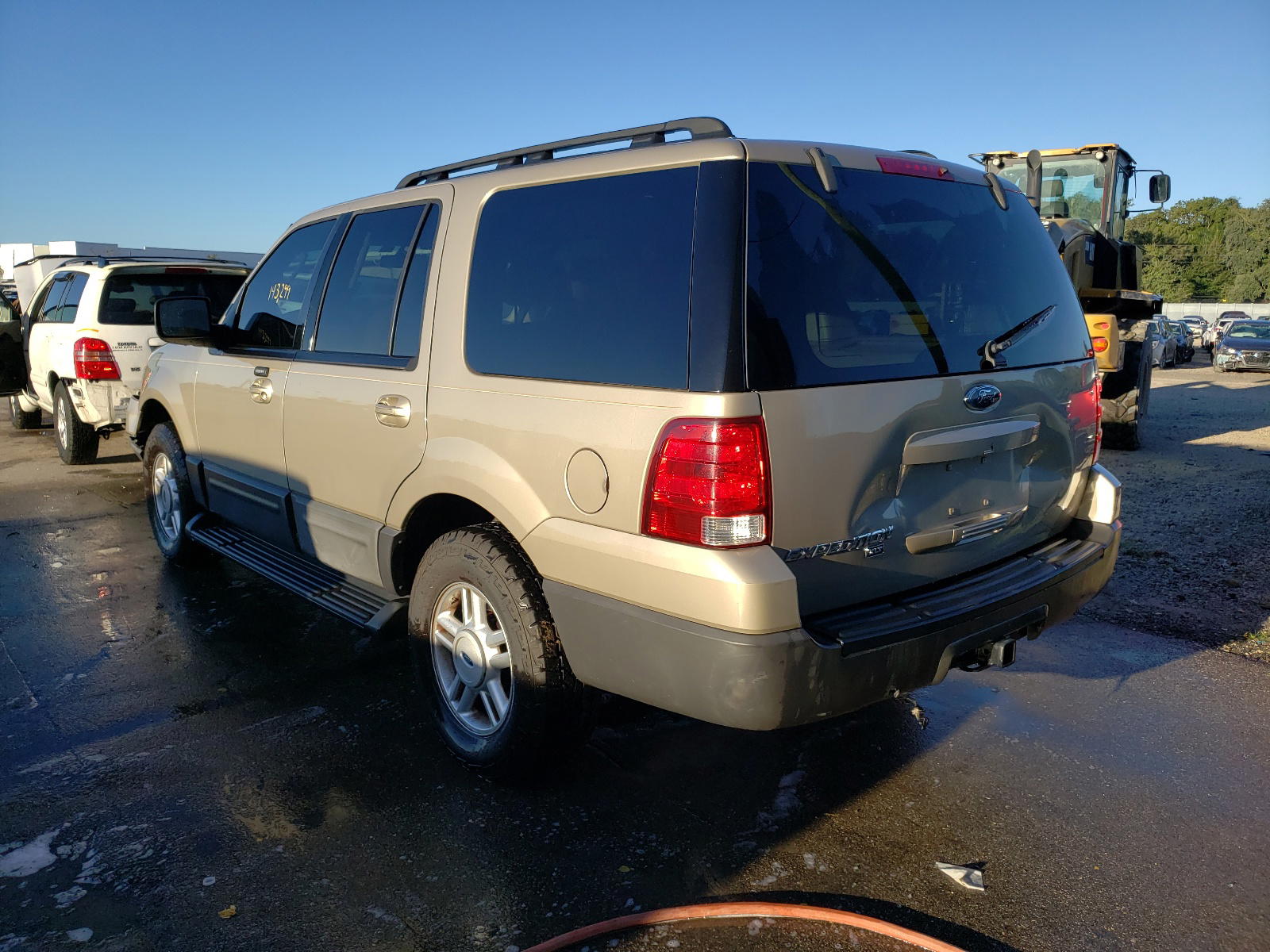 Photo 3 from auction – 2005 FORD EXPEDITION with VIN 1FMPU15595LA05714