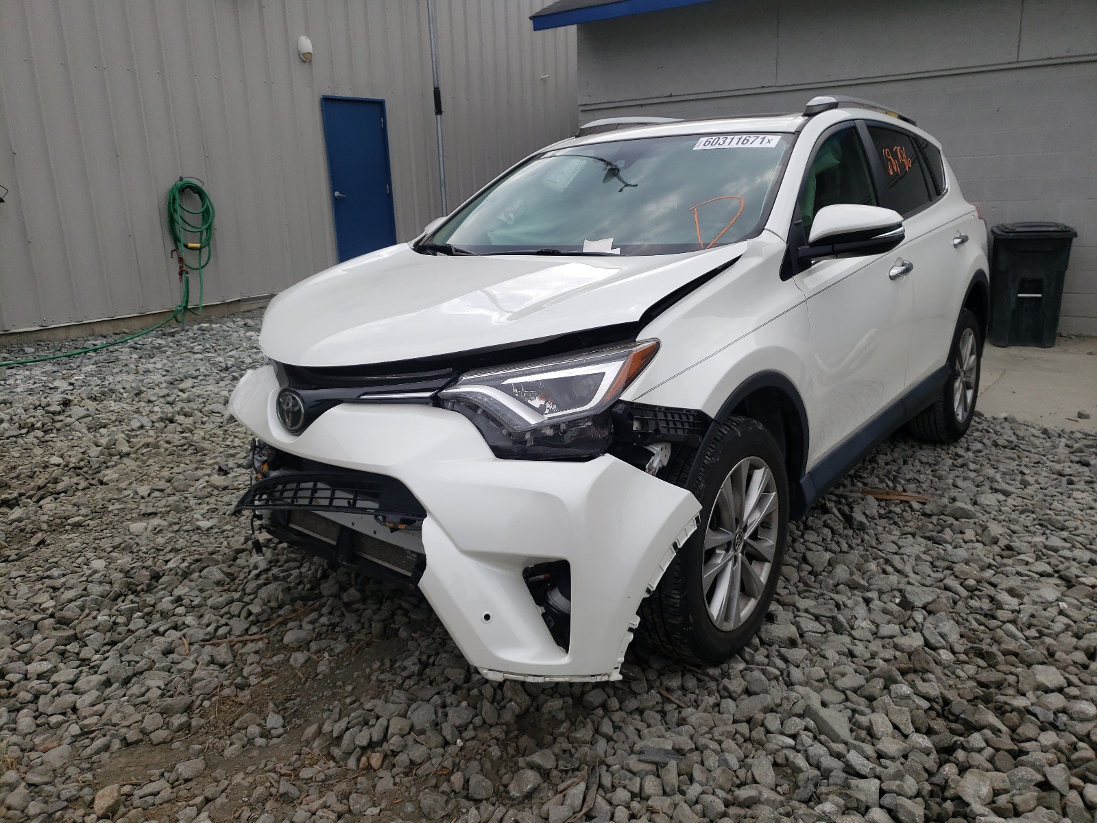 Photo 2 from auction – 2017 TOYOTA RAV4 LIMIT with VIN 2T3YFREV9HW325926