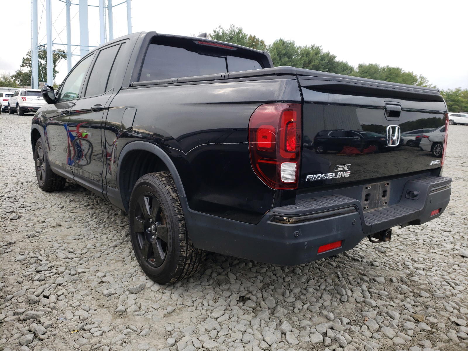 Photo 3 from auction – 2017 HONDA RIDGELINE with VIN 5FPYK3F84HB021482