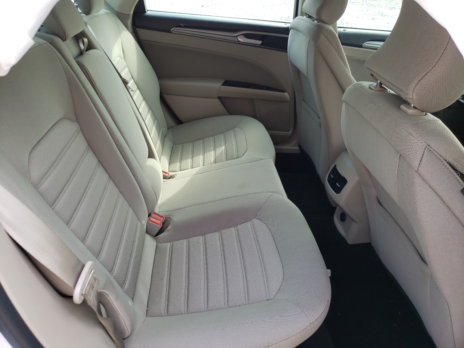 Photo 6 from auction – 2019 FORD FUSION SE with VIN 3FA6P0HD3KR246028