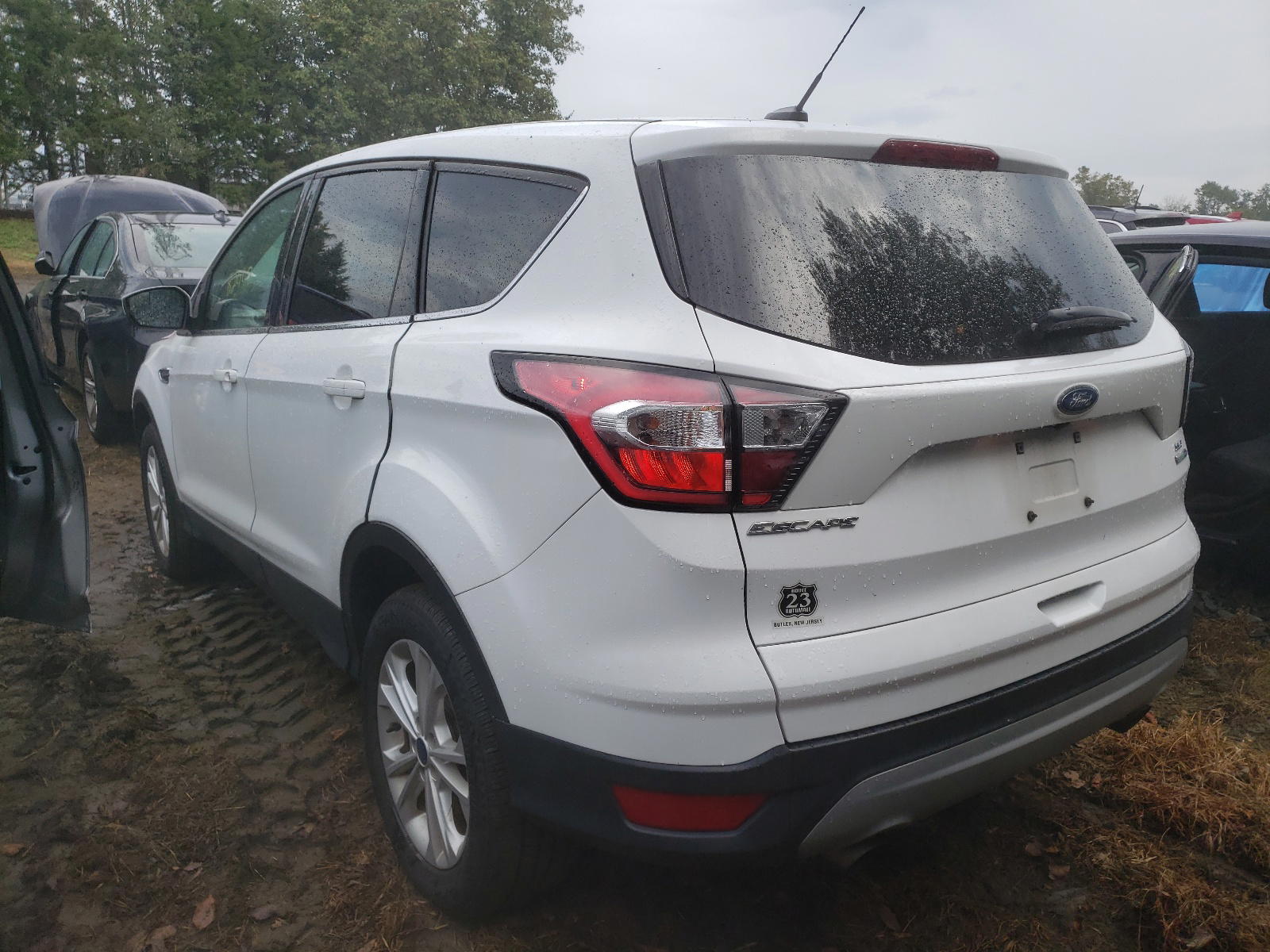 Photo 3 from auction – 2017 FORD ESCAPE SE with VIN 1FMCU9GD7HUD23508