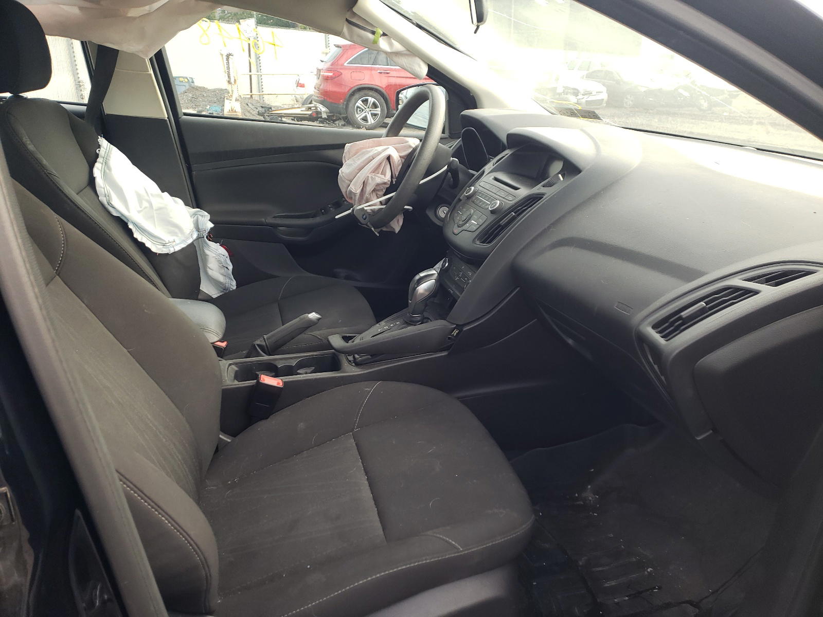 Photo 5 from auction – 2016 FORD FOCUS SE with VIN 1FADP3F26GL266872