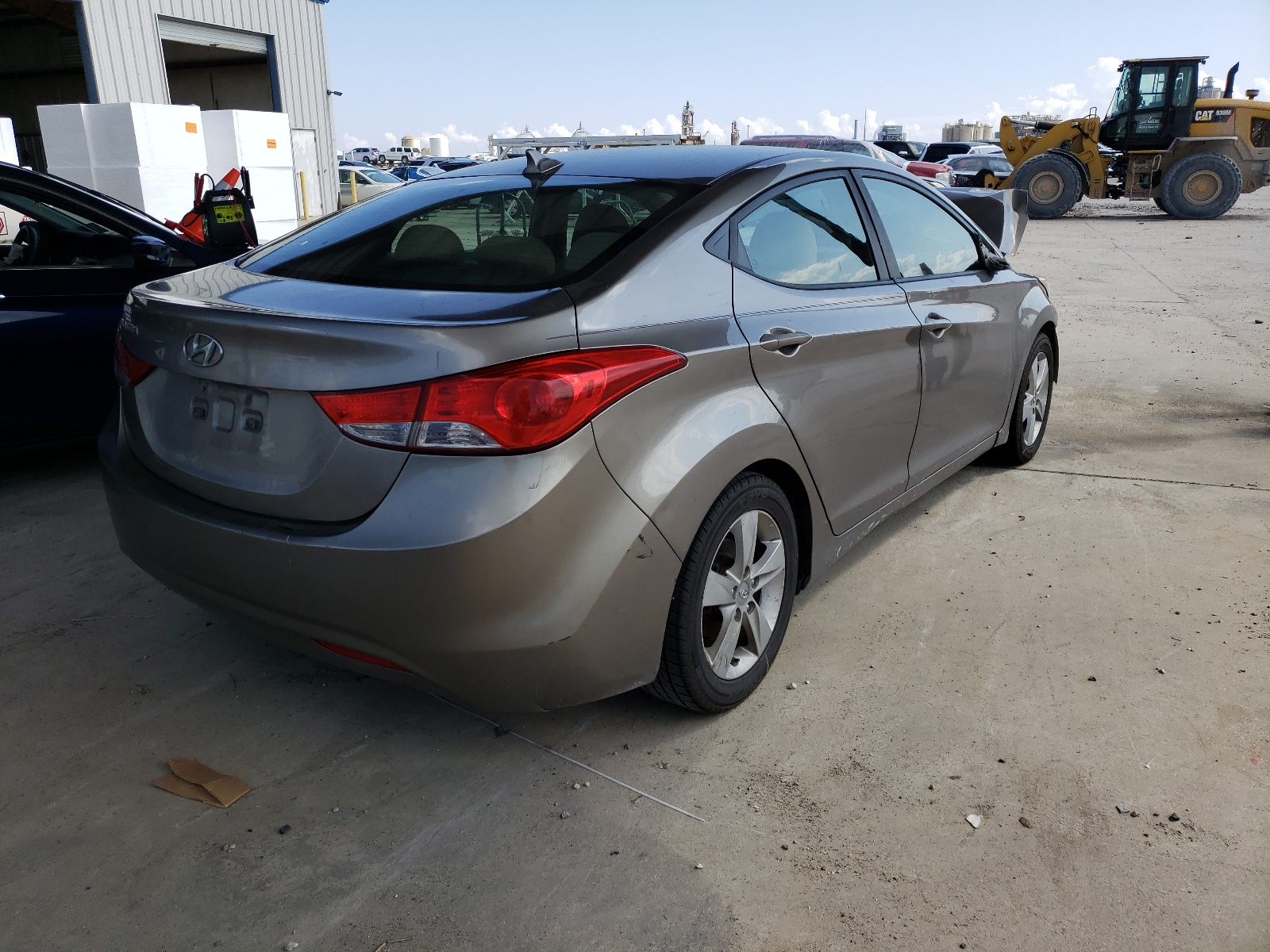 Photo 4 from auction – 2013 HYUNDAI ELANTRA GL with VIN 5NPDH4AE3DH355362