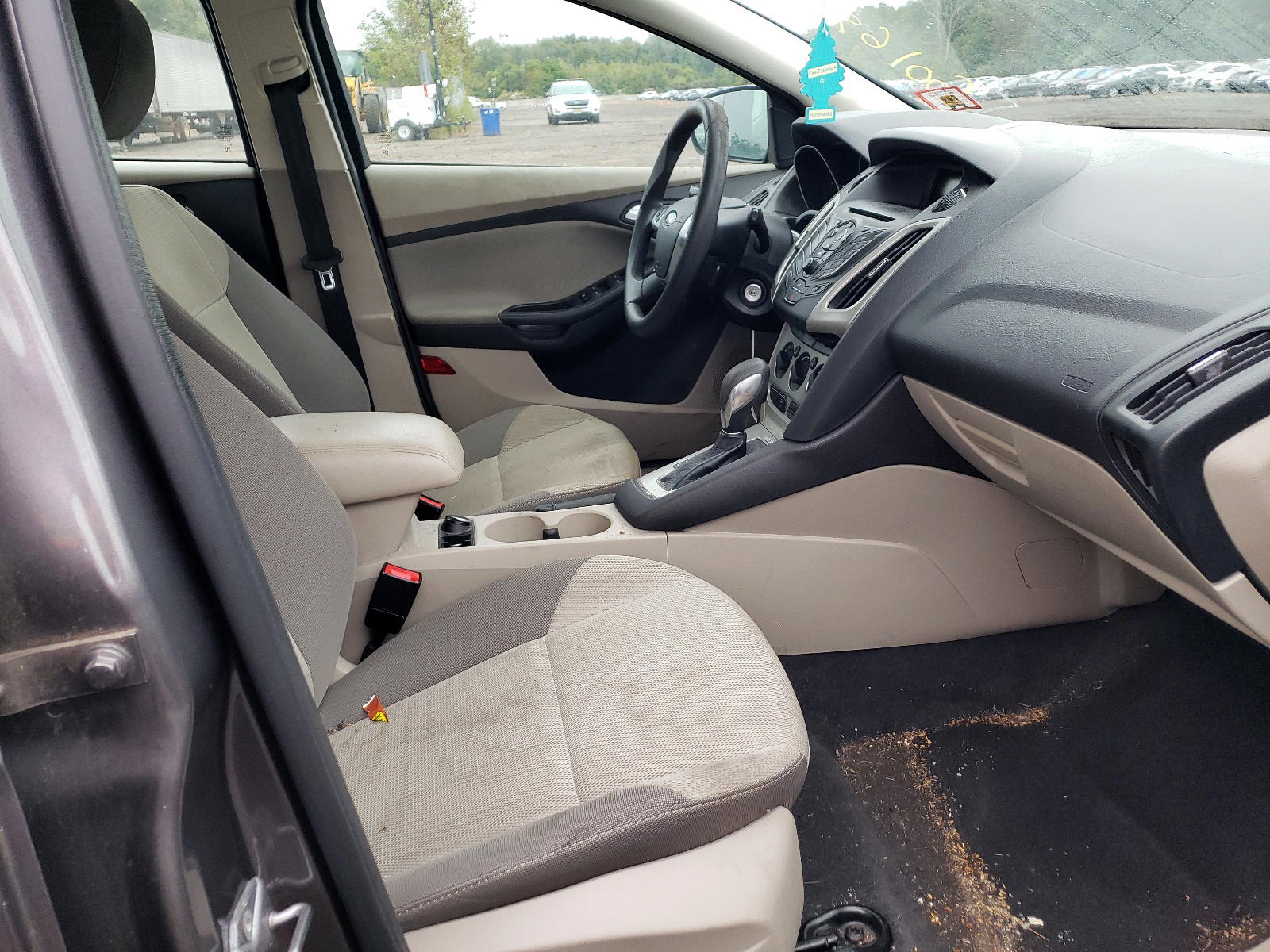 Photo 5 from auction – 2013 FORD FOCUS SE with VIN 1FADP3K27DL341922