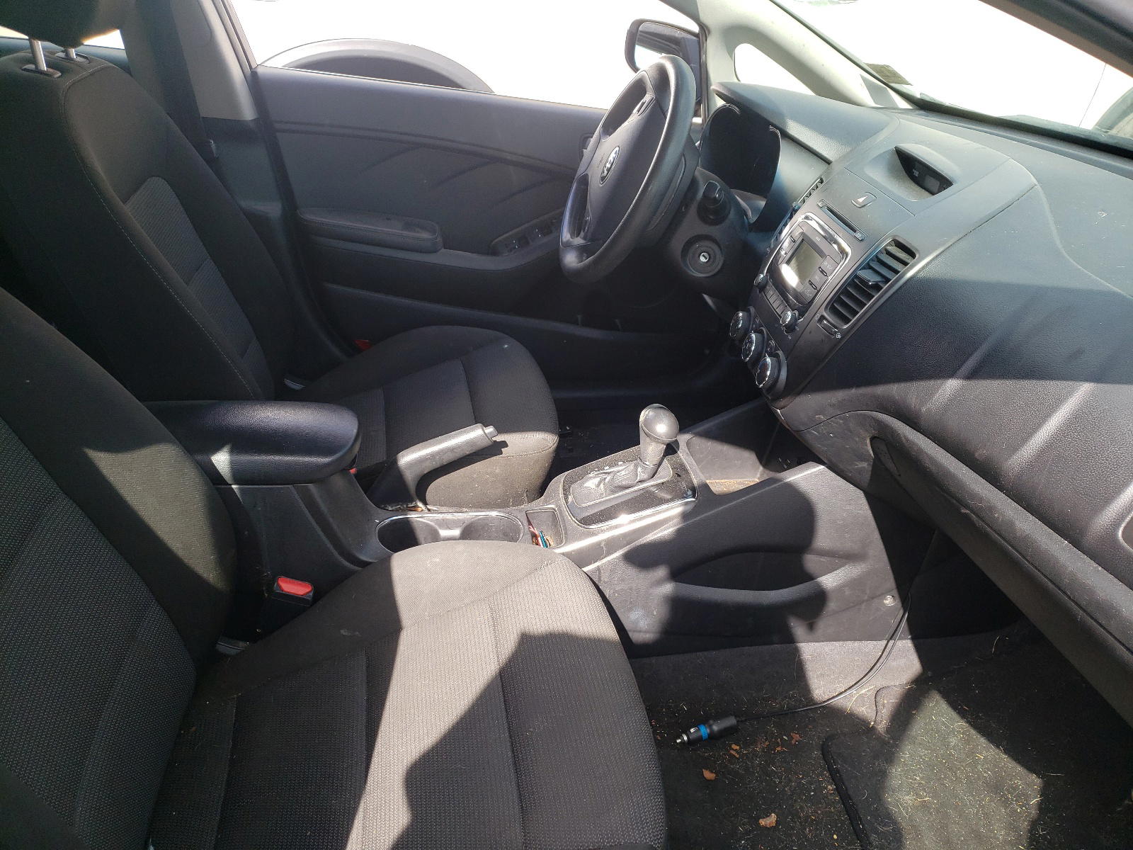 Photo 5 from auction – 2017 KIA FORTE LX with VIN 3KPFK4A72HE137340