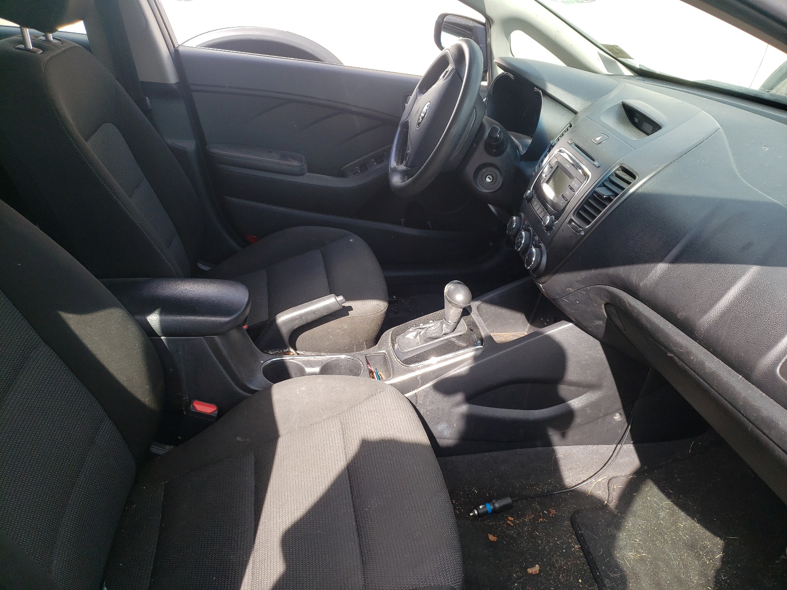 Zdjęcie 5 z aukcji – 2017 KIA FORTE LX z VIN 3KPFK4A72HE137340