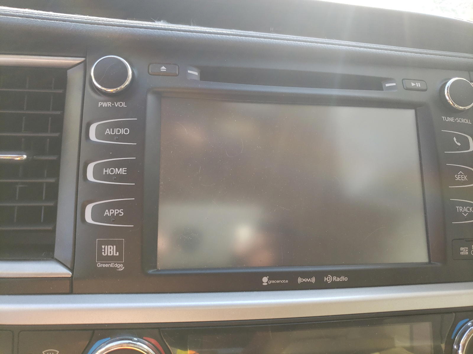 Photo 9 from auction – 2018 TOYOTA HIGHLANDER with VIN 5TDYZRFH5JS244266