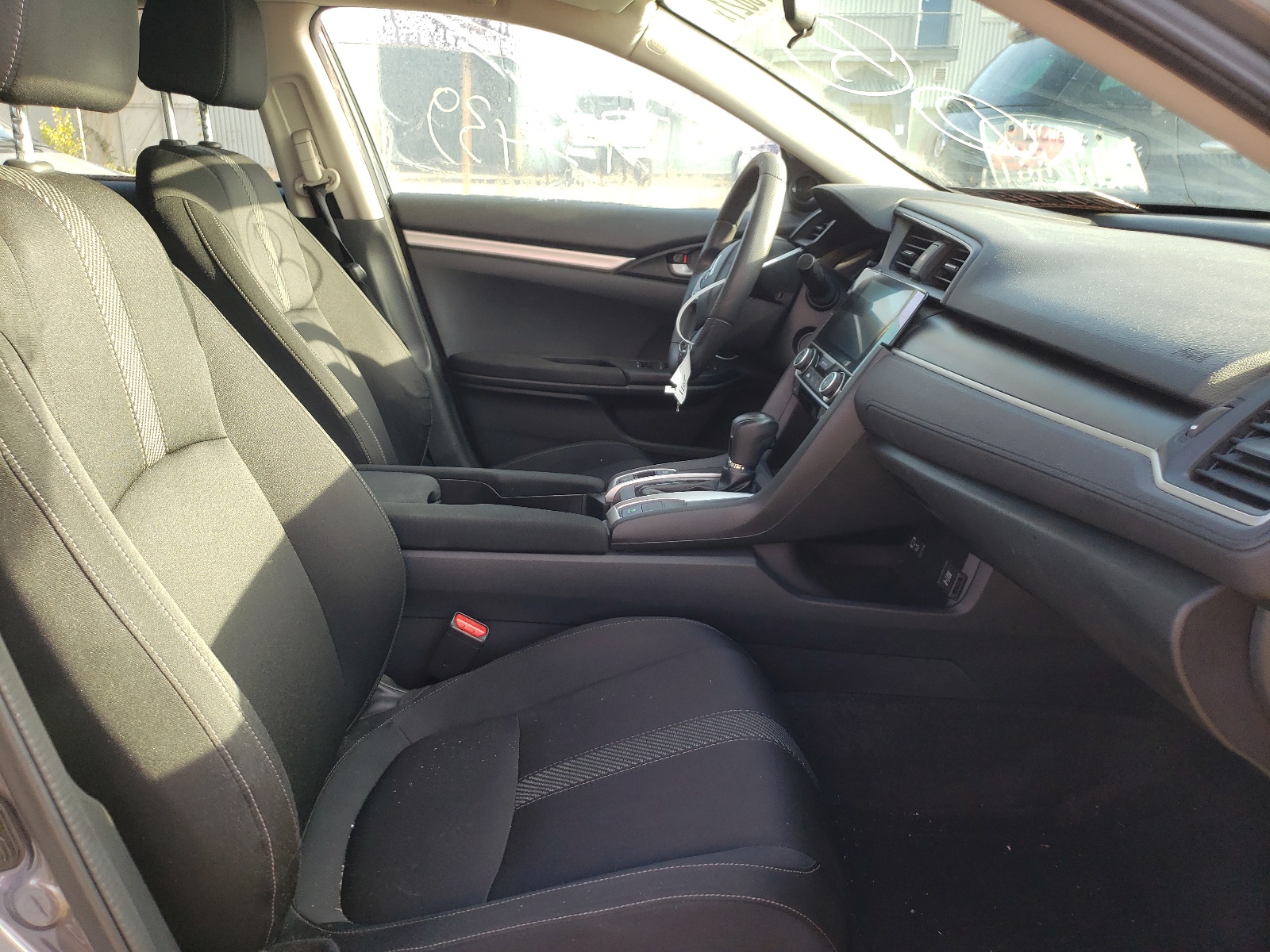 Photo 5 from auction – 2016 HONDA CIVIC LX with VIN 2HGFC2F55GH030425