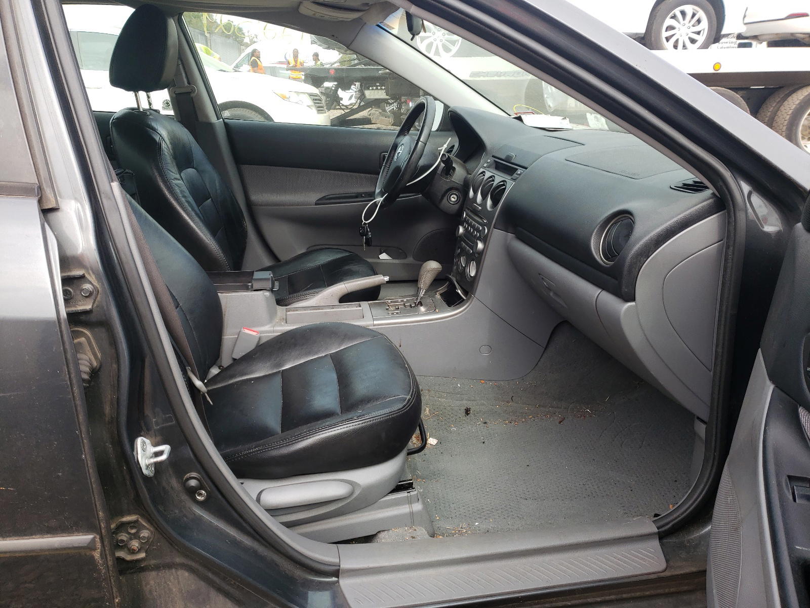 Photo 5 from auction – 2005 MAZDA 6 I with VIN 1YVFP80C155M60075