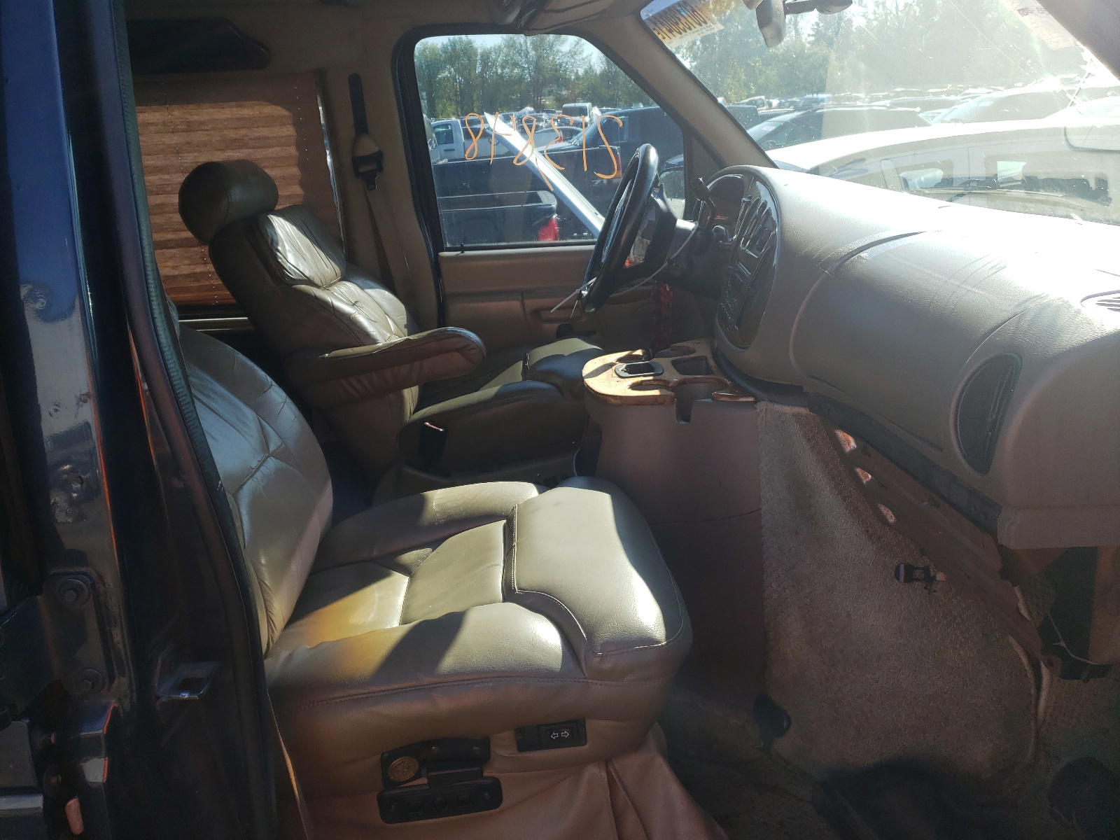 Photo 5 from auction – 2000 FORD ECONOLINE with VIN 1FDPE24L0YHA81039