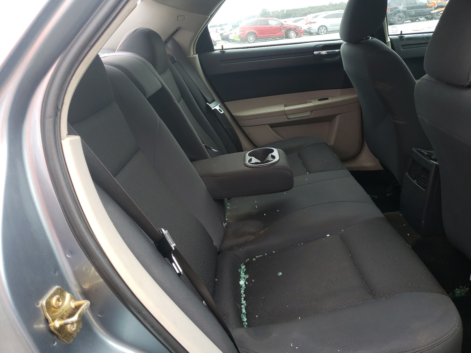 Photo 6 from auction – 2006 CHRYSLER 300 with VIN 2C3LA43R56H525558