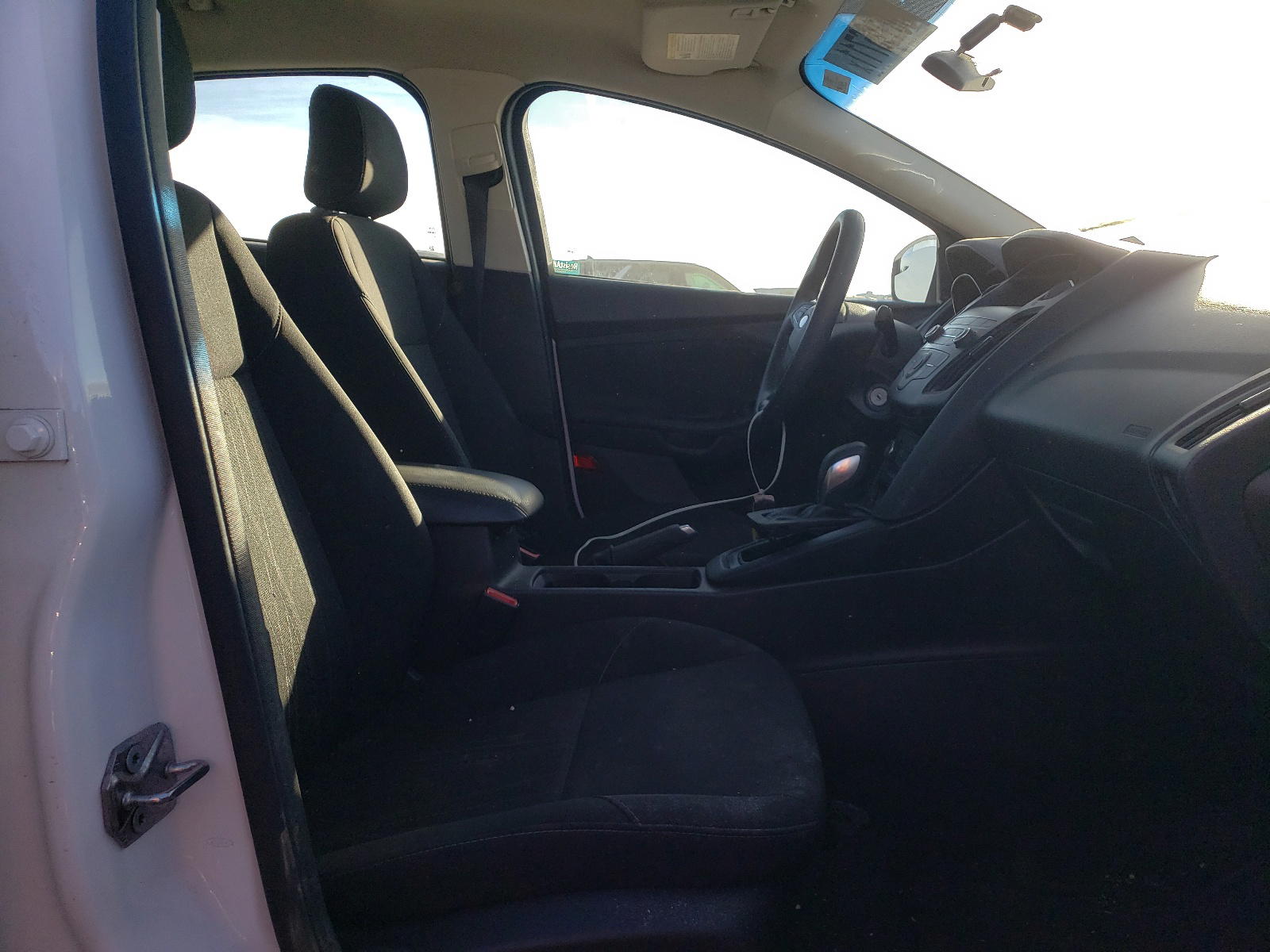 Photo 5 from auction – 2018 FORD FOCUS SE with VIN 1FADP3F20JL218369