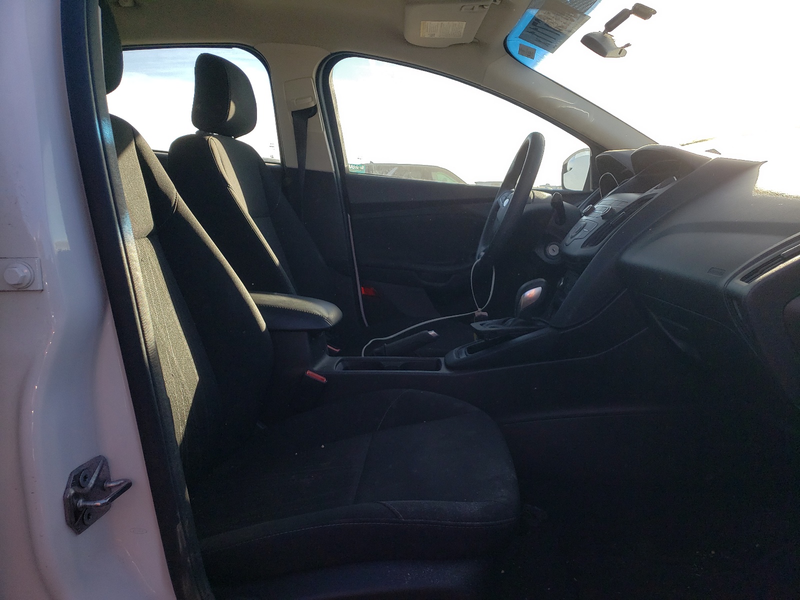 Zdjęcie 5 z aukcji – 2018 FORD FOCUS SE z VIN 1FADP3F20JL218369