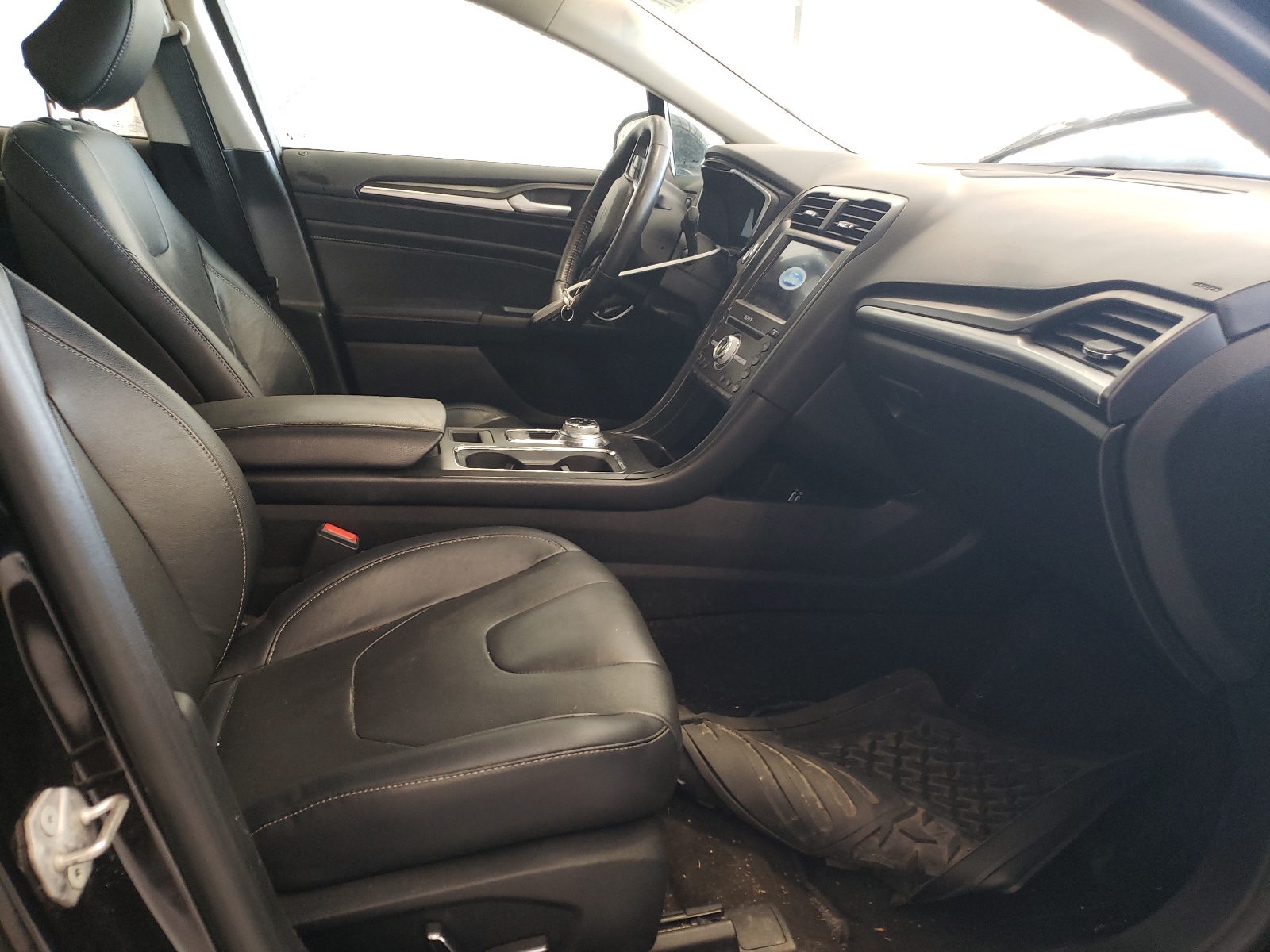 Photo 5 from auction – 2020 FORD FUSION TIT with VIN 3FA6P0D91LR151759