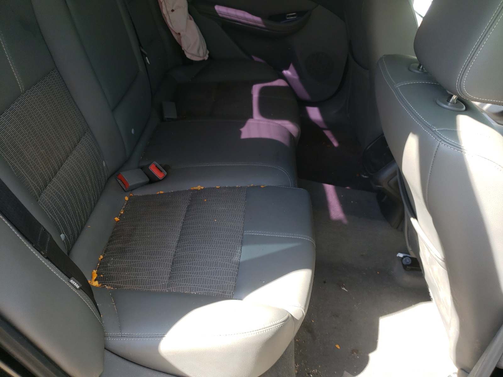 Photo 6 from auction – 2017 CHEVROLET IMPALA LT with VIN 1G1105S36HU185984