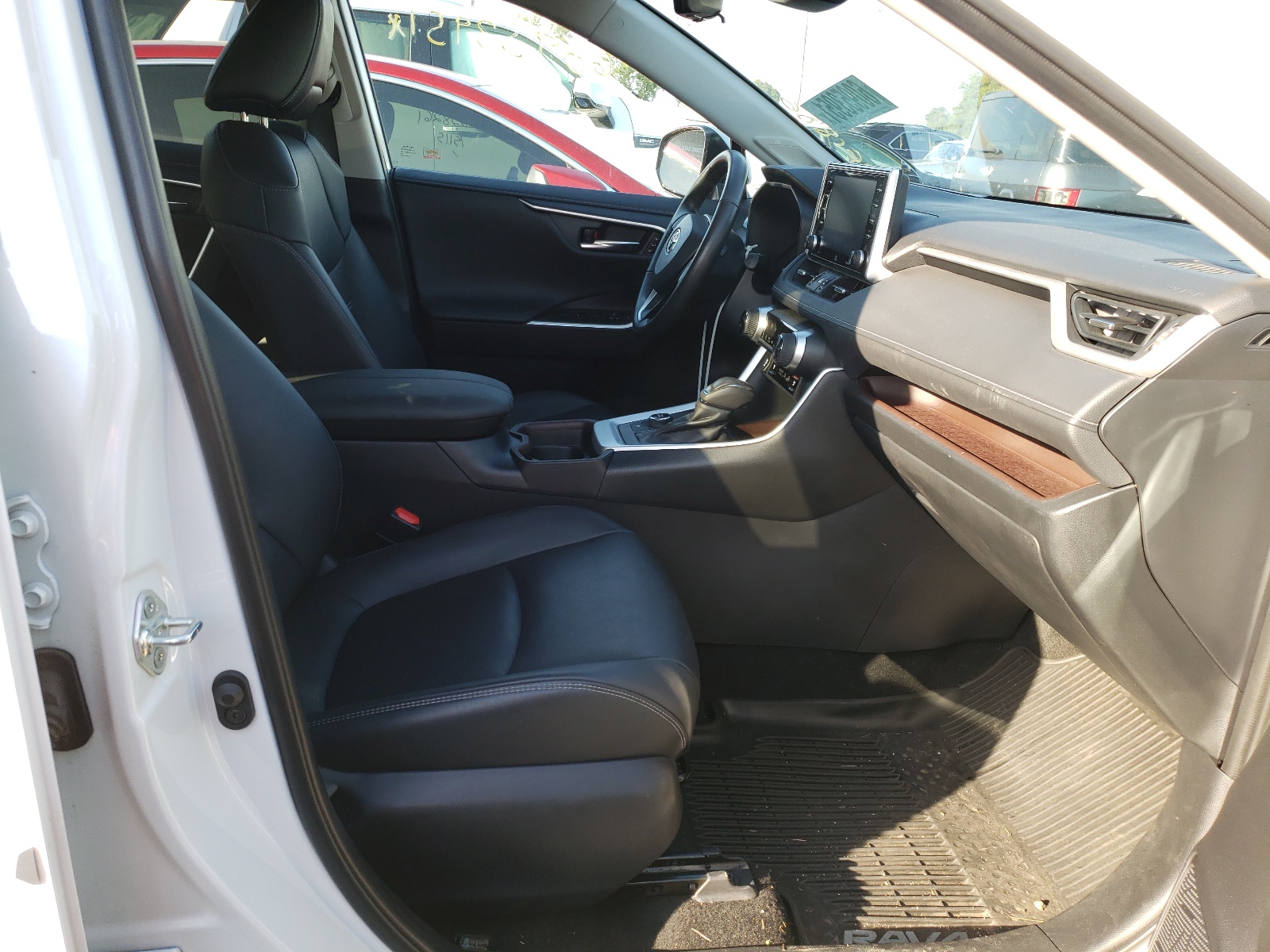 Photo 5 from auction – 2020 TOYOTA RAV4 LIMIT with VIN 2T3DWRFV9LW061886