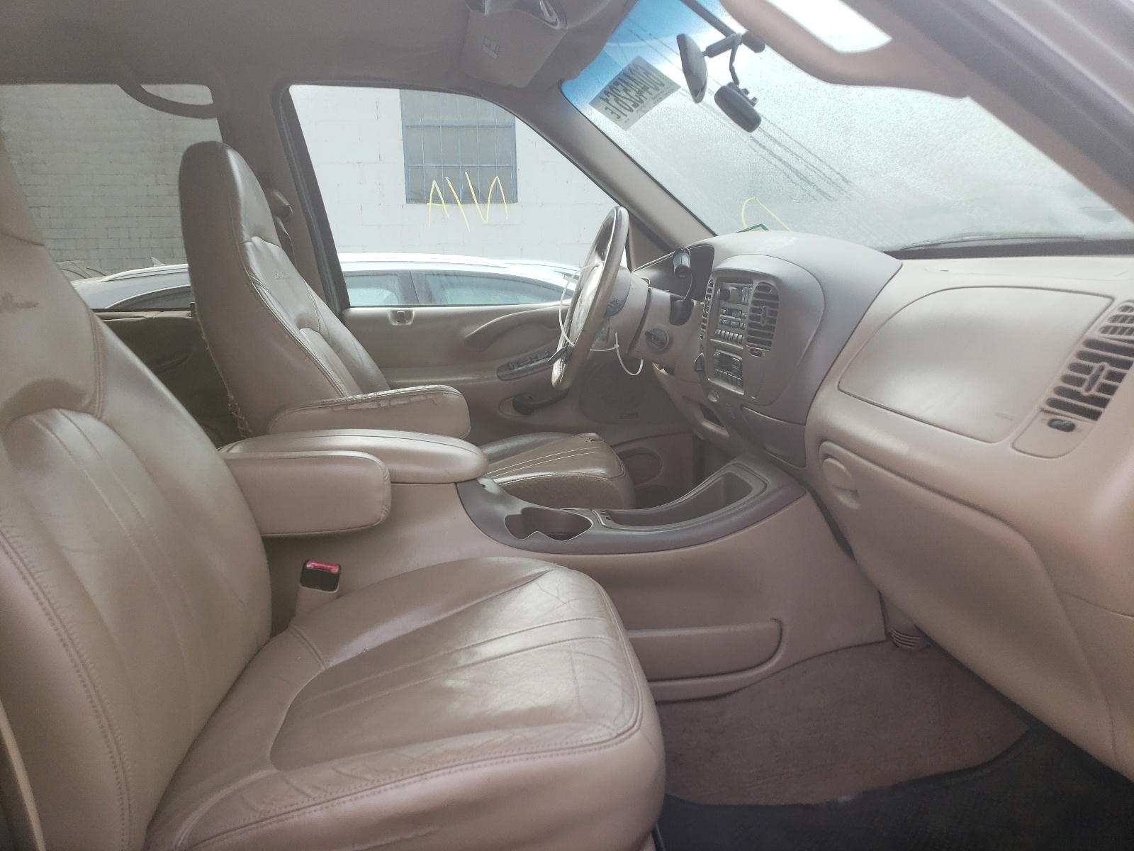 Photo 5 from auction – 1999 FORD EXPEDITION with VIN 1FMPU18L0XLC01232