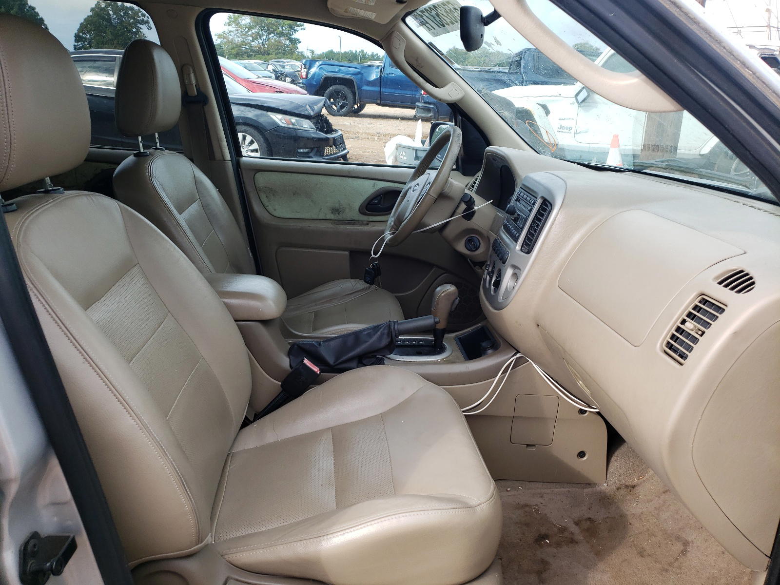 Photo 5 from auction – 2005 FORD ESCAPE with VIN 1FMCU94175KE22038