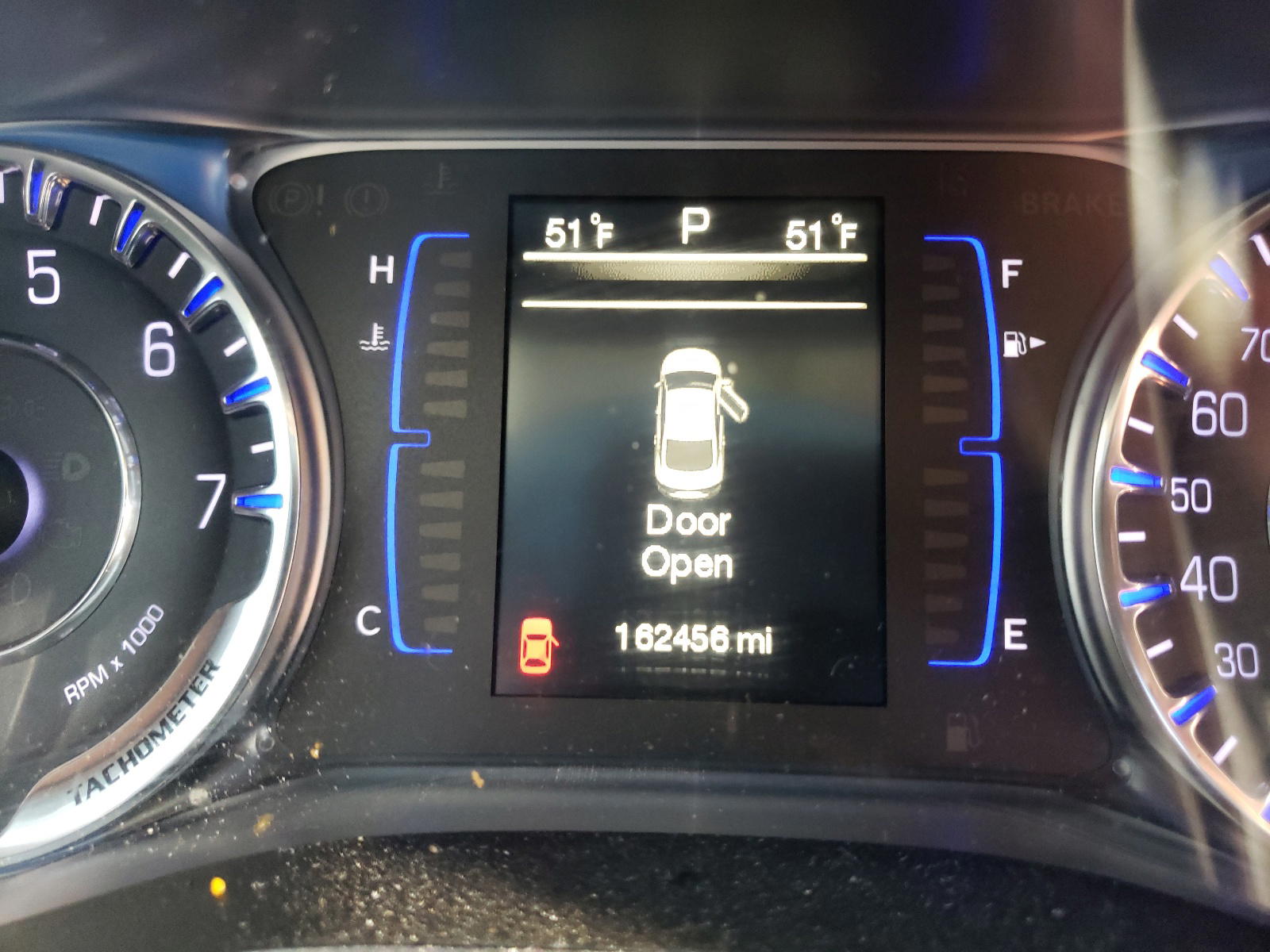Photo 8 from auction – 2015 CHRYSLER 200 LIMITE with VIN 1C3CCCAB3FN647837