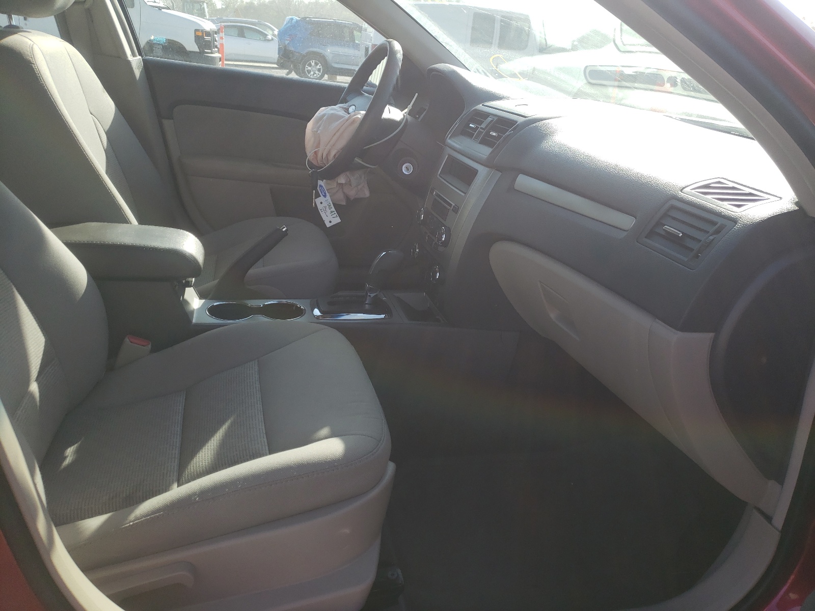 Photo 5 from auction – 2011 FORD FUSION SE with VIN 3FAHP0HA5BR139612