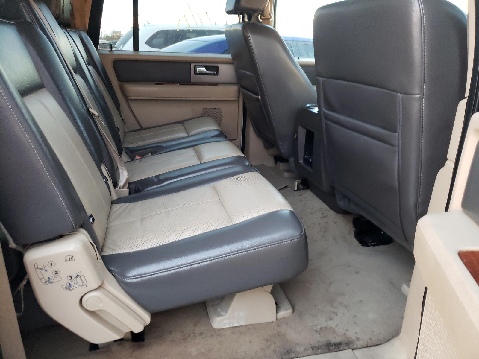 Photo 6 from auction – 2007 FORD EXPEDITION with VIN 1FMFK17547LA14578