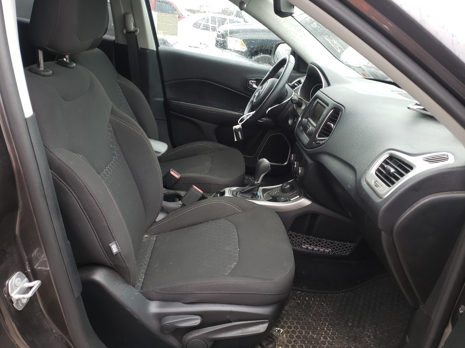 Фото 5 с аукциона – 2018 JEEP COMPASS SP с VIN 3C4NJDAB0JT493810