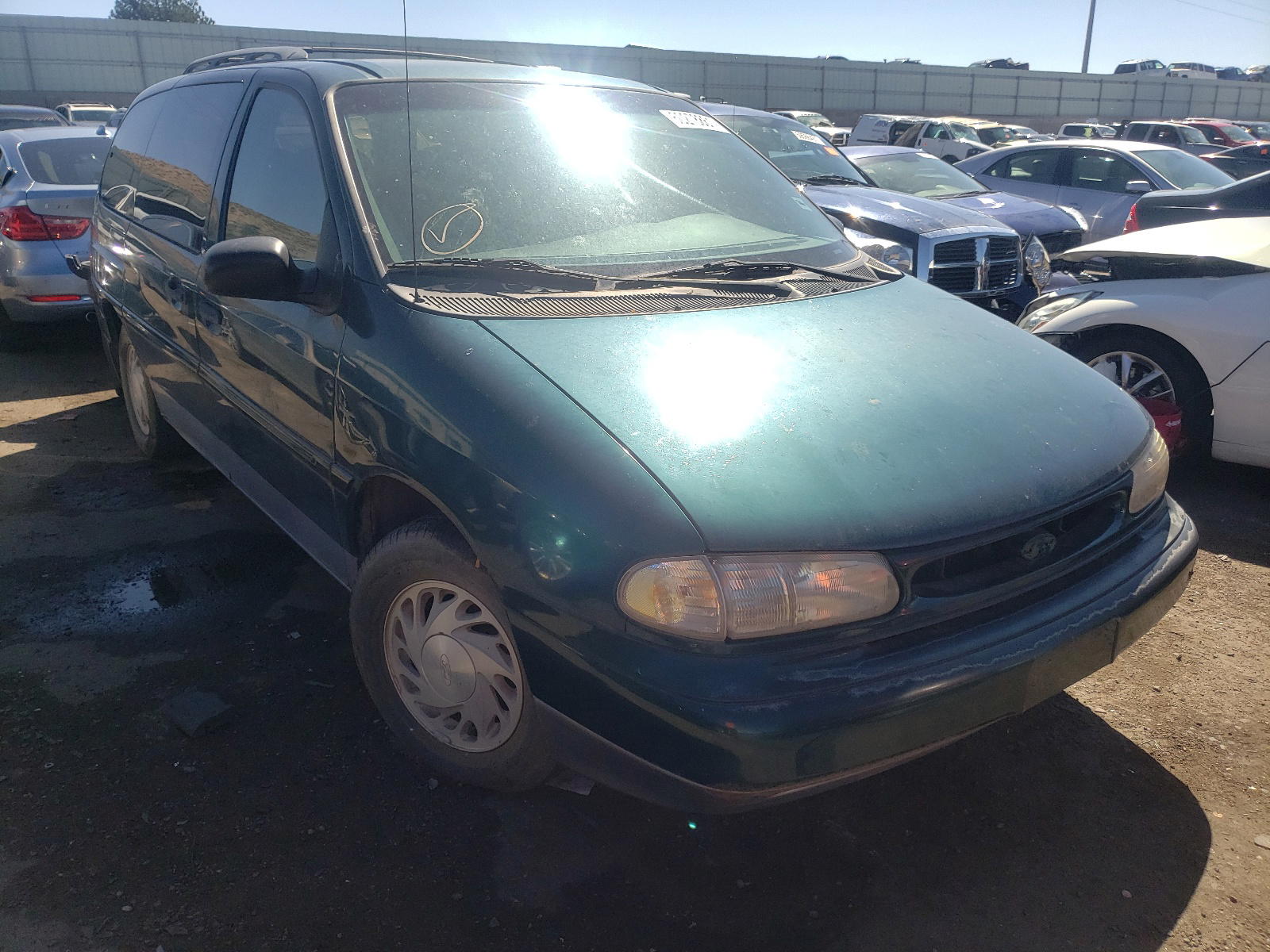 FORD WINDSTAR 1995 with VIN 2FMDA5140SBB58610 - Photo from auction
