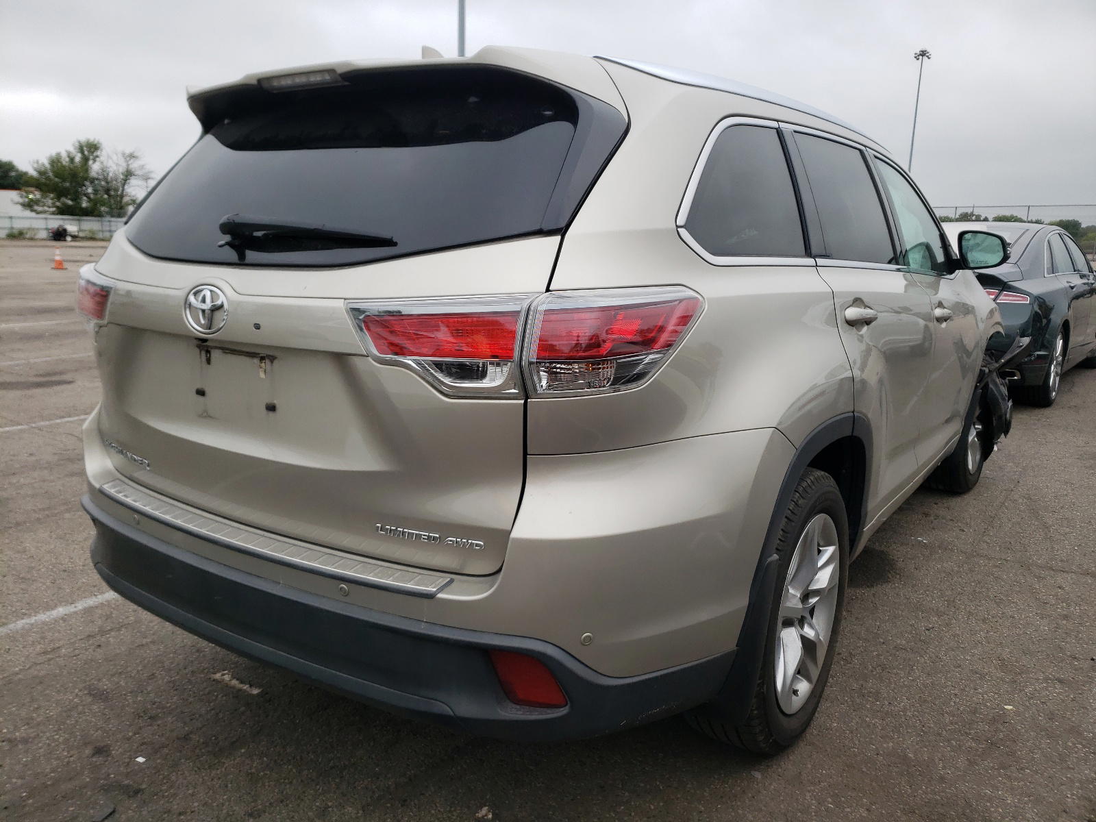 Photo 4 from auction – 2014 TOYOTA HIGHLANDER with VIN 5TDDKRFH8ES032549