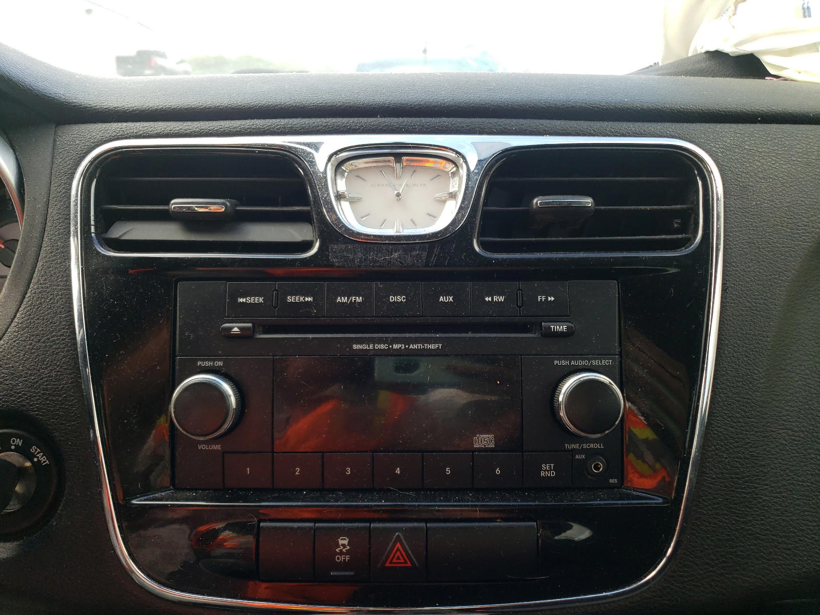 Photo 9 from auction – 2014 CHRYSLER 200 LX with VIN 1C3CCBAB8EN212076