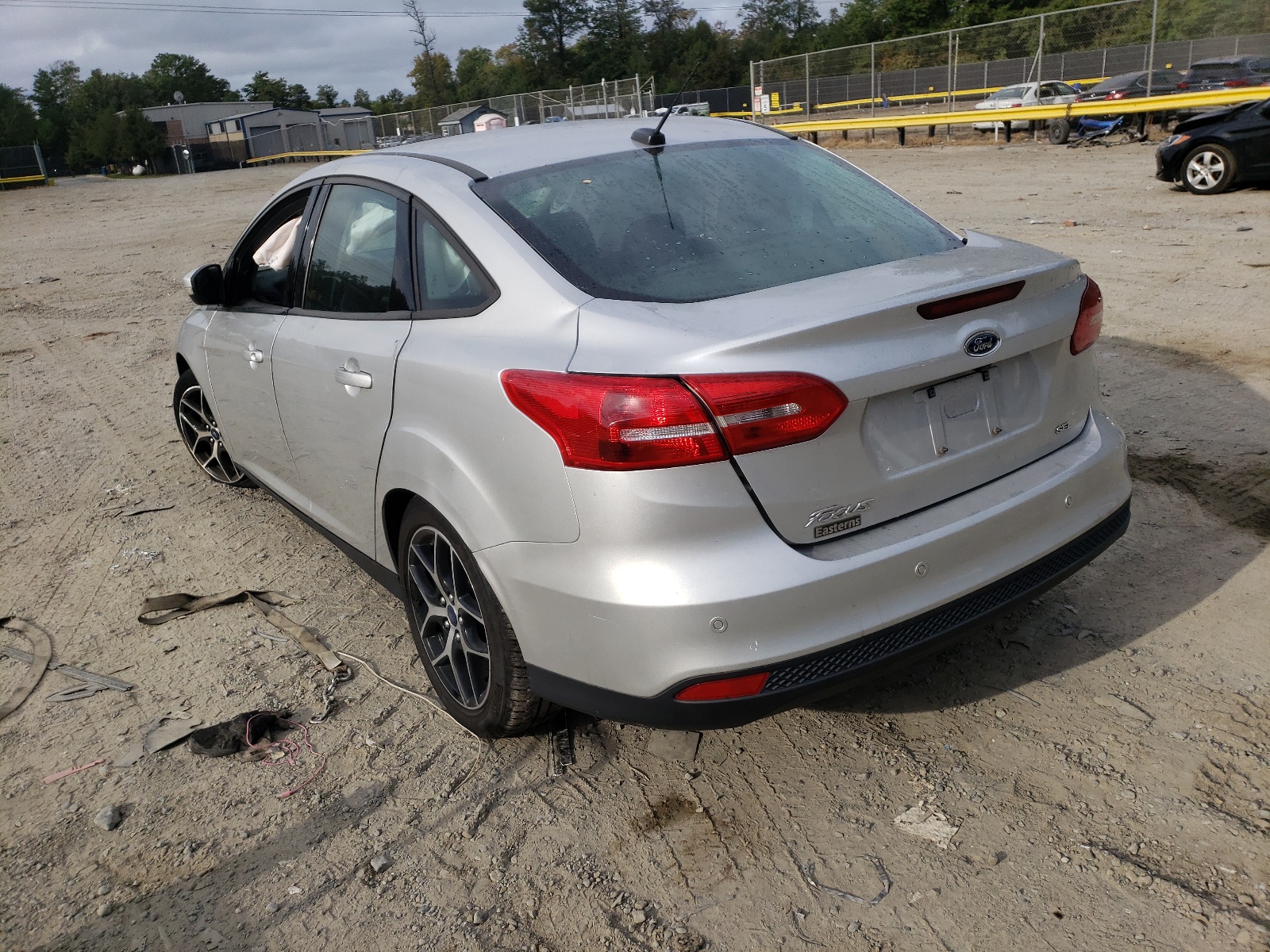 Zdjęcie 3 z aukcji – 2017 FORD FOCUS SEL z VIN 1FADP3H26HL220053