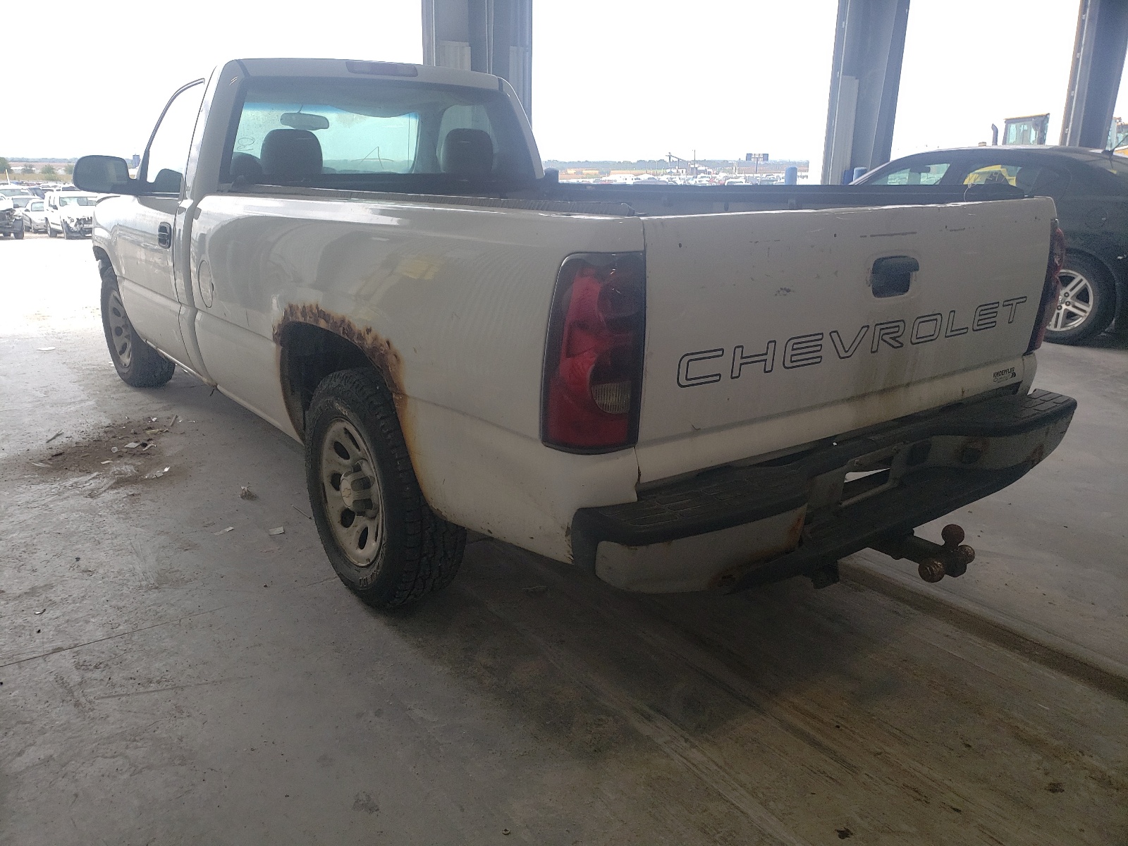 Photo 3 from auction – 2005 CHEVROLET SILVERADO with VIN 1GCEC14X65Z132046