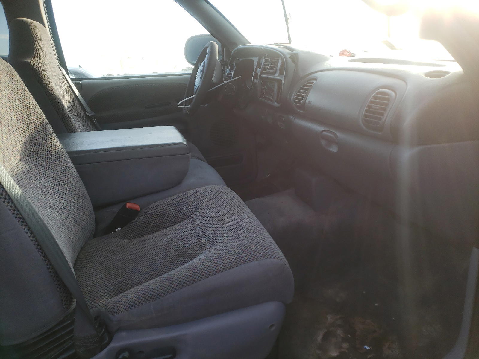 Photo 5 from auction – 2001 DODGE B1500 with VIN 1B7HC13Y31J580518