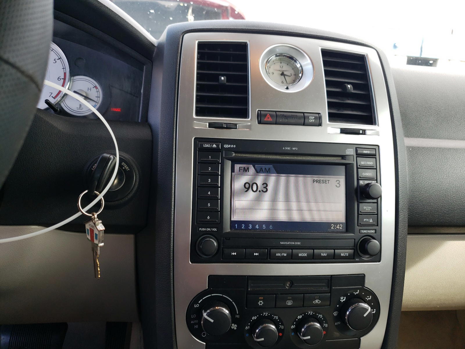 Photo 9 from auction – 2005 CHRYSLER 300C with VIN 2C3AA63H25H592000