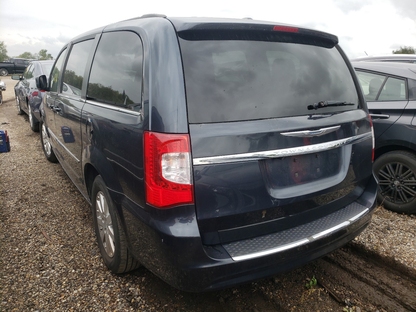 Photo 3 from auction – 2013 CHRYSLER TOWN & COU with VIN 2C4RC1BG1DR708543