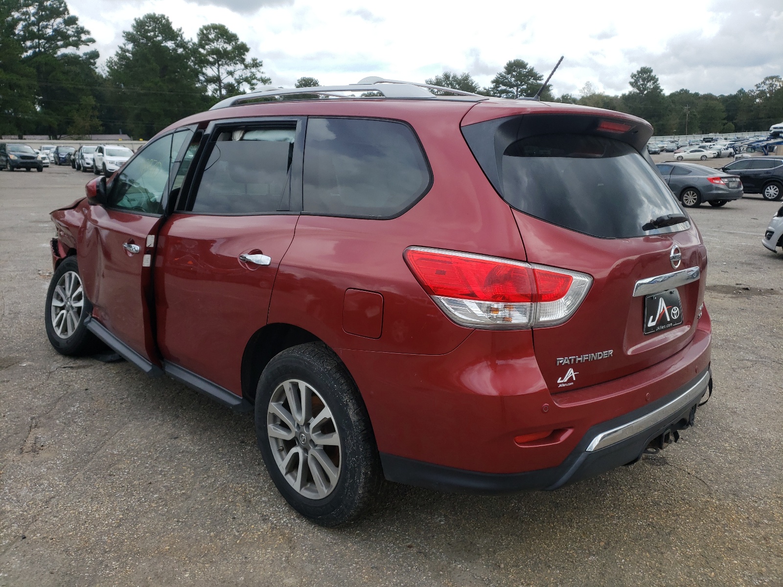 Photo 3 from auction – 2013 NISSAN PATHFINDER with VIN 5N1AR2MM6DC642290