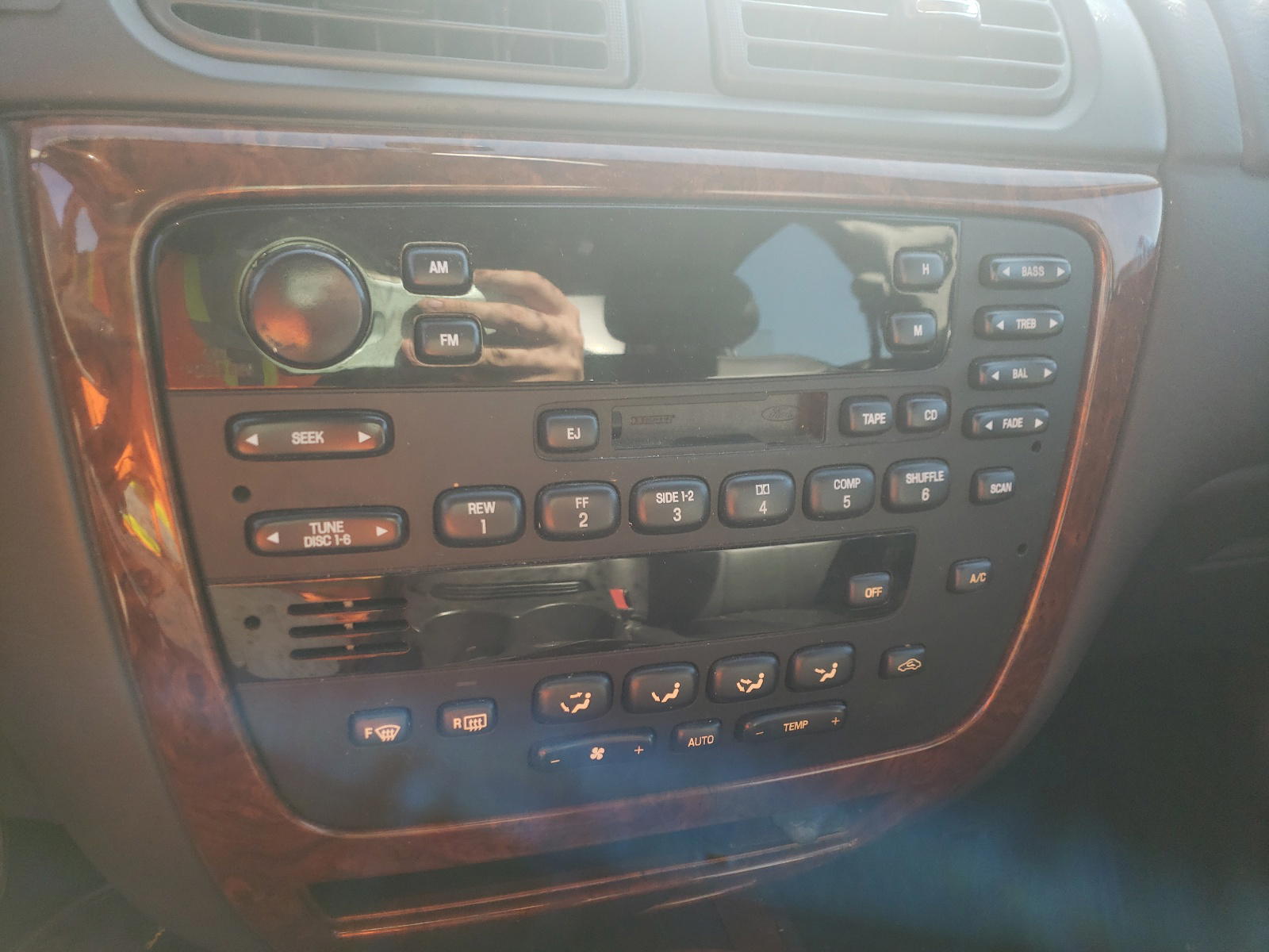 Photo 9 from auction – 2005 MERCURY SABLE LS P with VIN 1MEFM55S15A628154