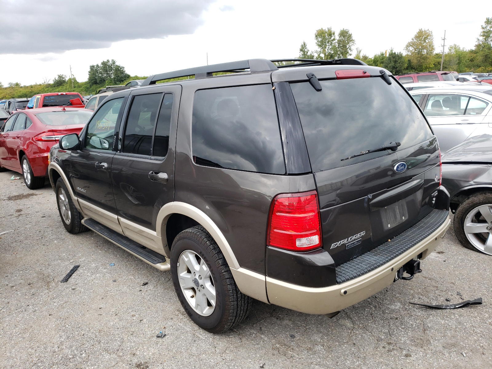 Photo 3 from auction – 2005 FORD EXPLORER E with VIN 1FMZU74W45UB37103