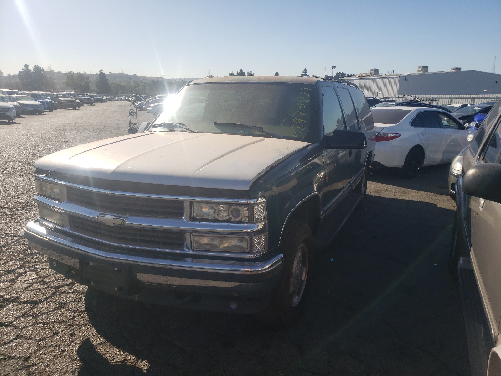 Photo 2 from auction – 1998 CHEVROLET SUBURBAN K with VIN 1GNFK16R4WJ355652