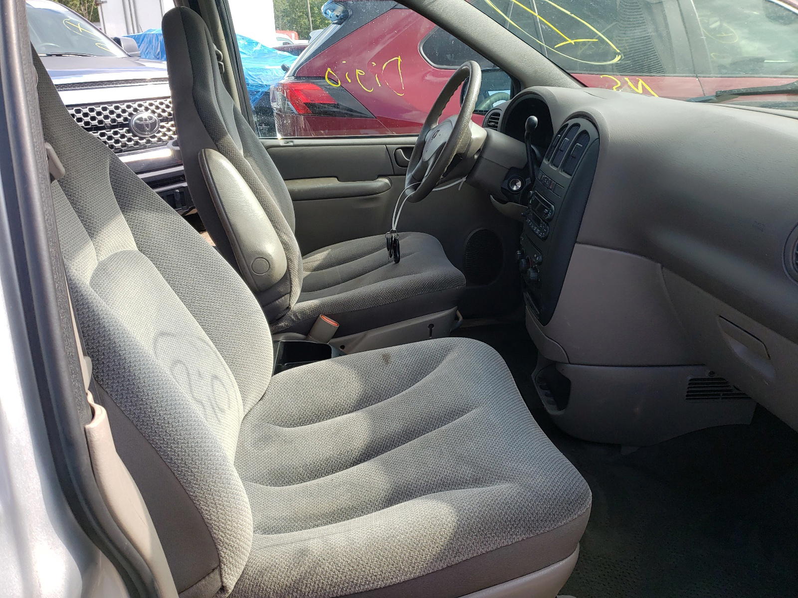 Photo 5 from auction – 2003 DODGE CARAVAN SE with VIN 1D4GP25383B157490