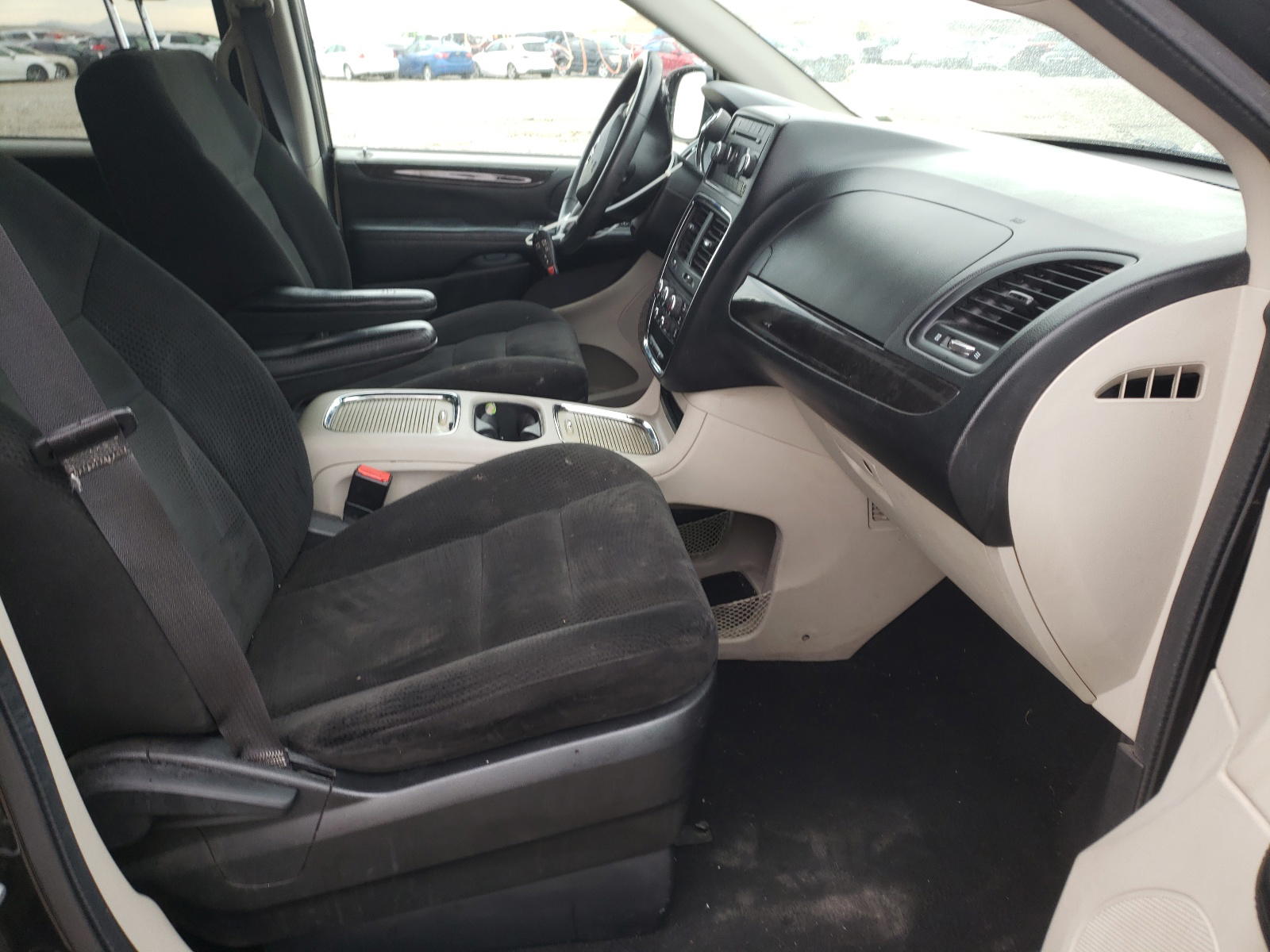 Photo 5 from auction – 2016 DODGE GRAND CARA with VIN 2C4RDGCG6GR318105