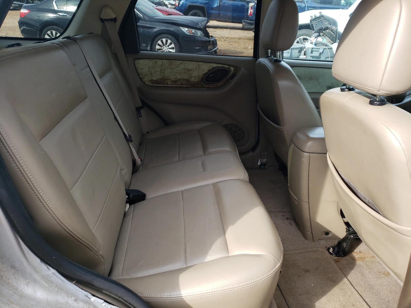 Photo 6 from auction – 2005 FORD ESCAPE with VIN 1FMCU94175KE22038