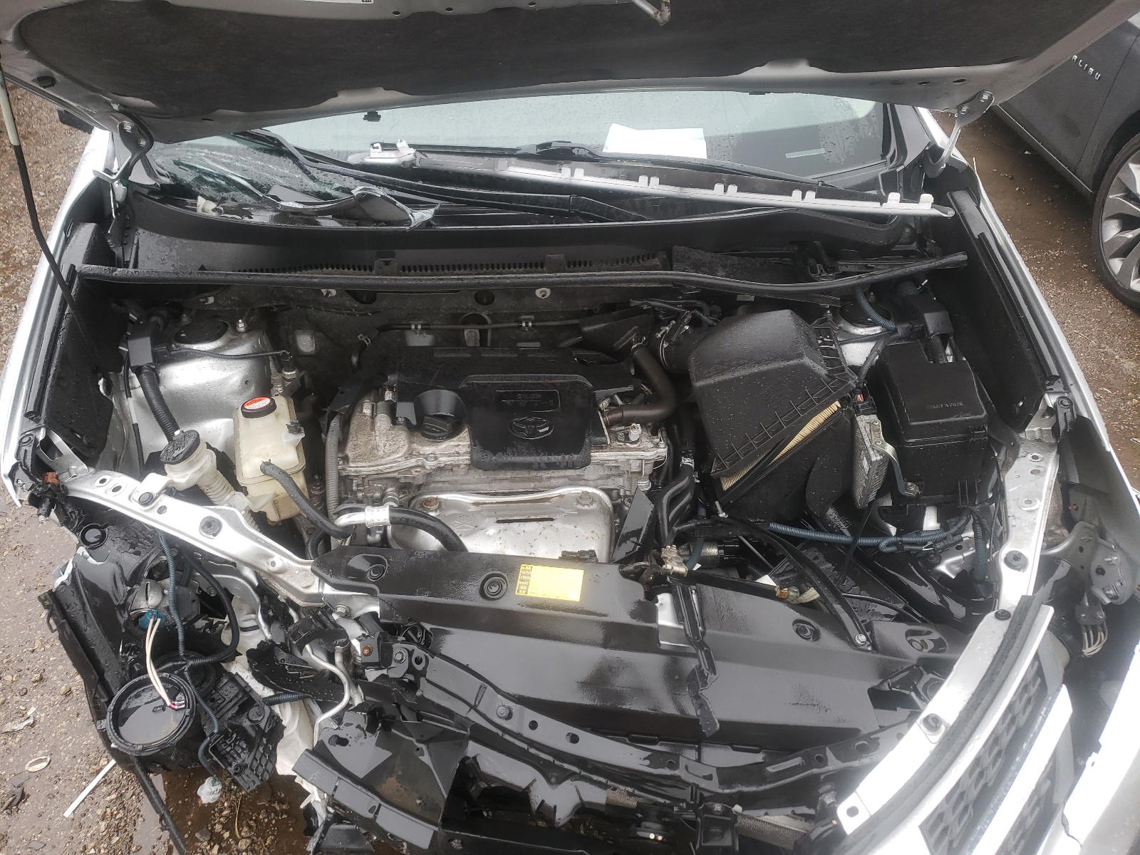 Photo 7 from auction – 2015 TOYOTA RAV4 XLE with VIN JTMRFREV2FD127705