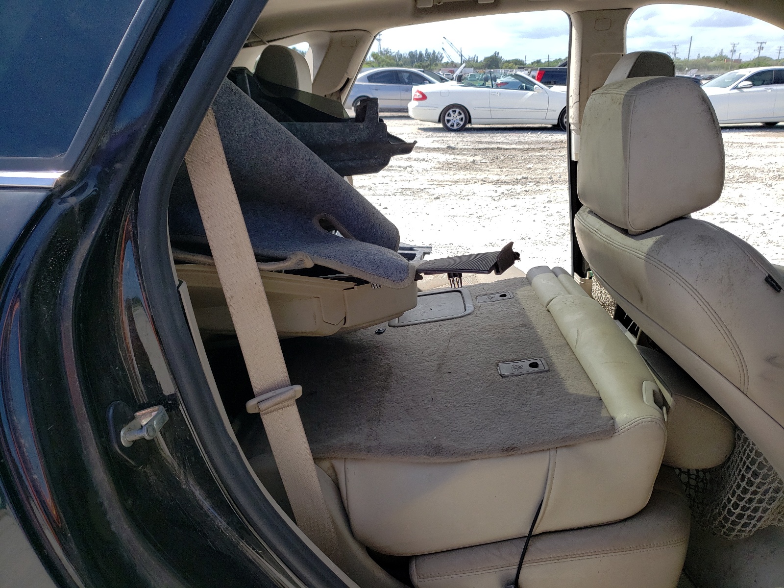 Photo 6 from auction – 2011 CADILLAC SRX LUXURY with VIN 3GYFNAEY5BS587348